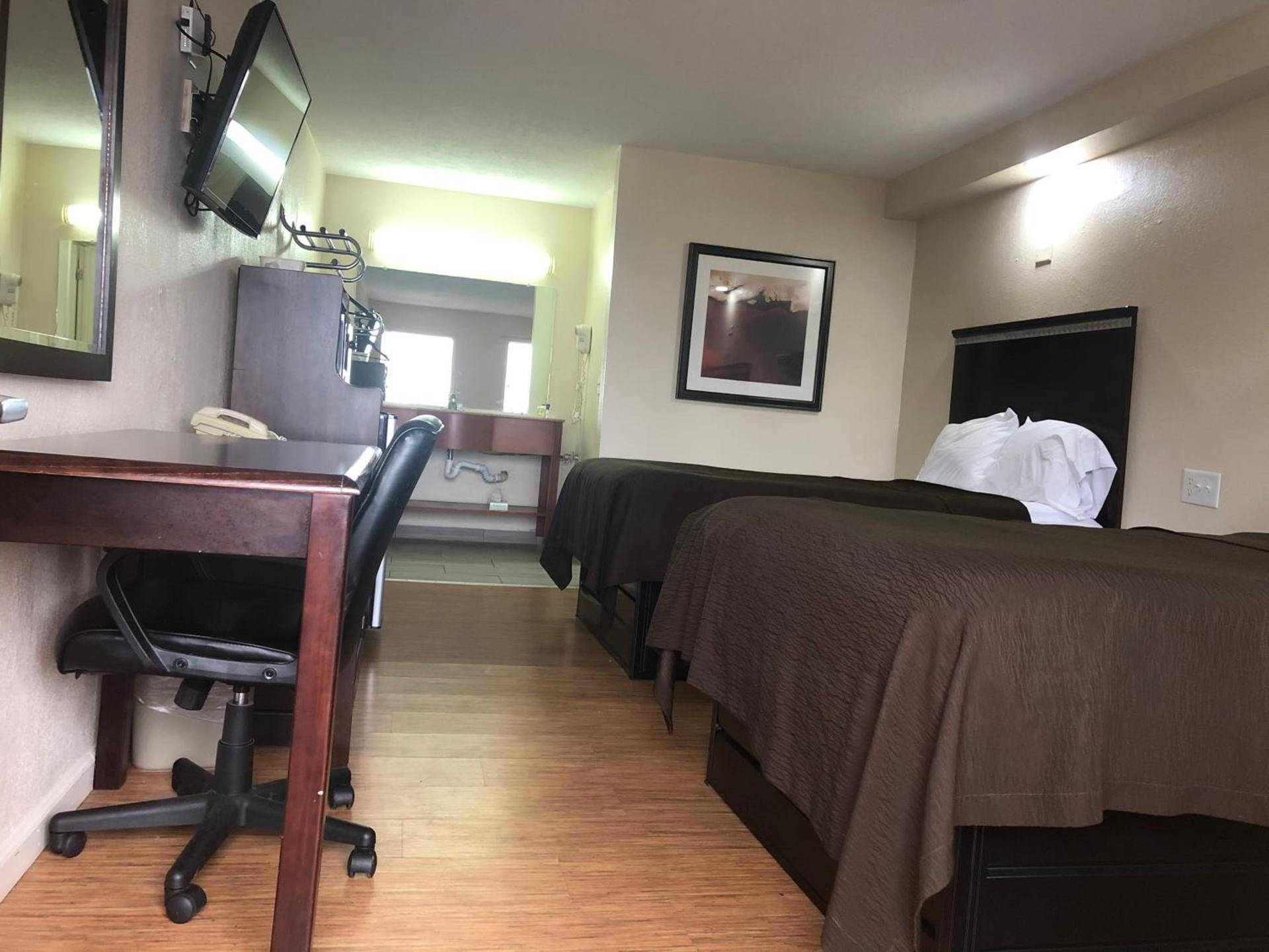 Crossroads Inn photo 2