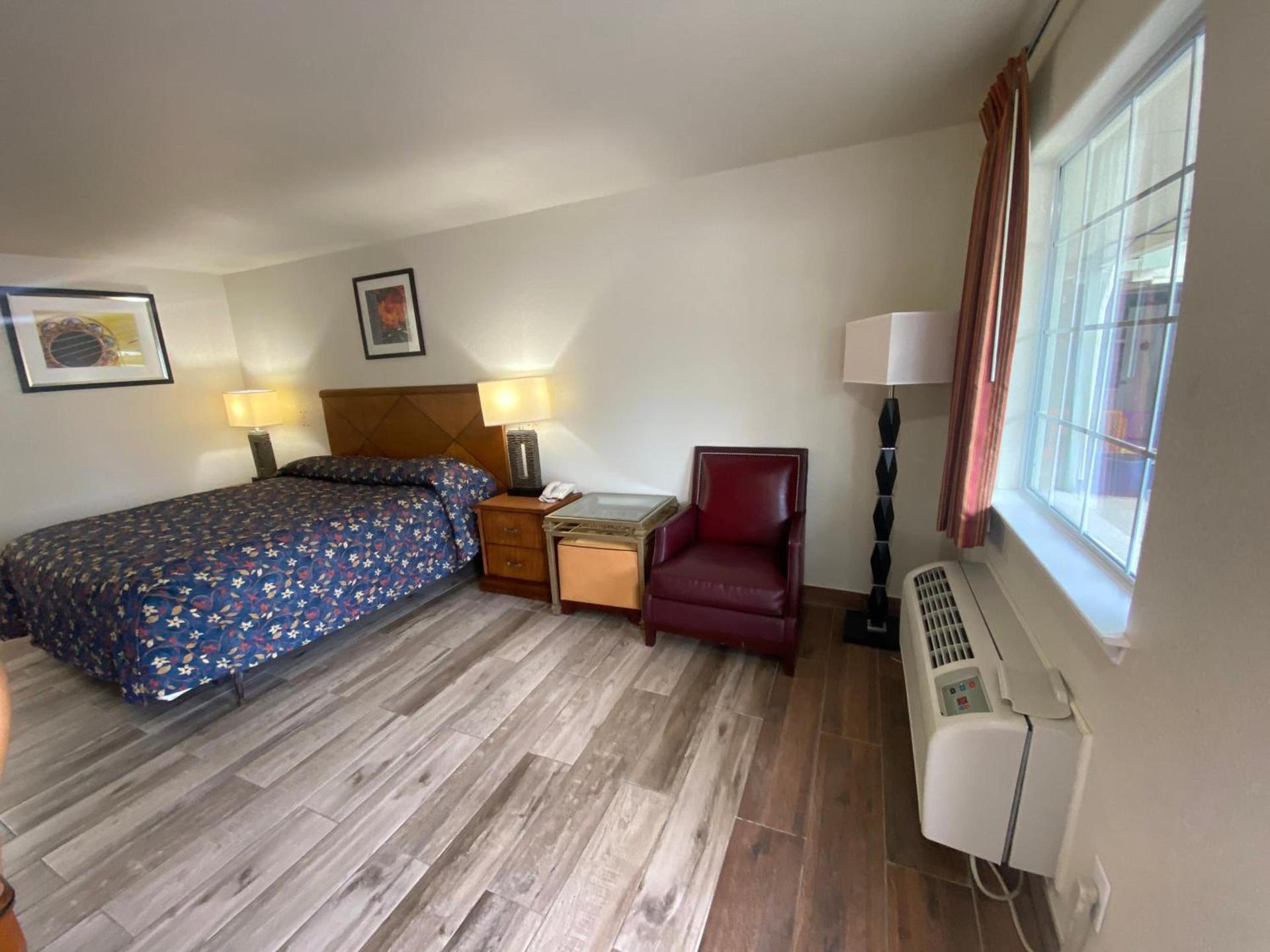 Cedar Creek Inn photo 4