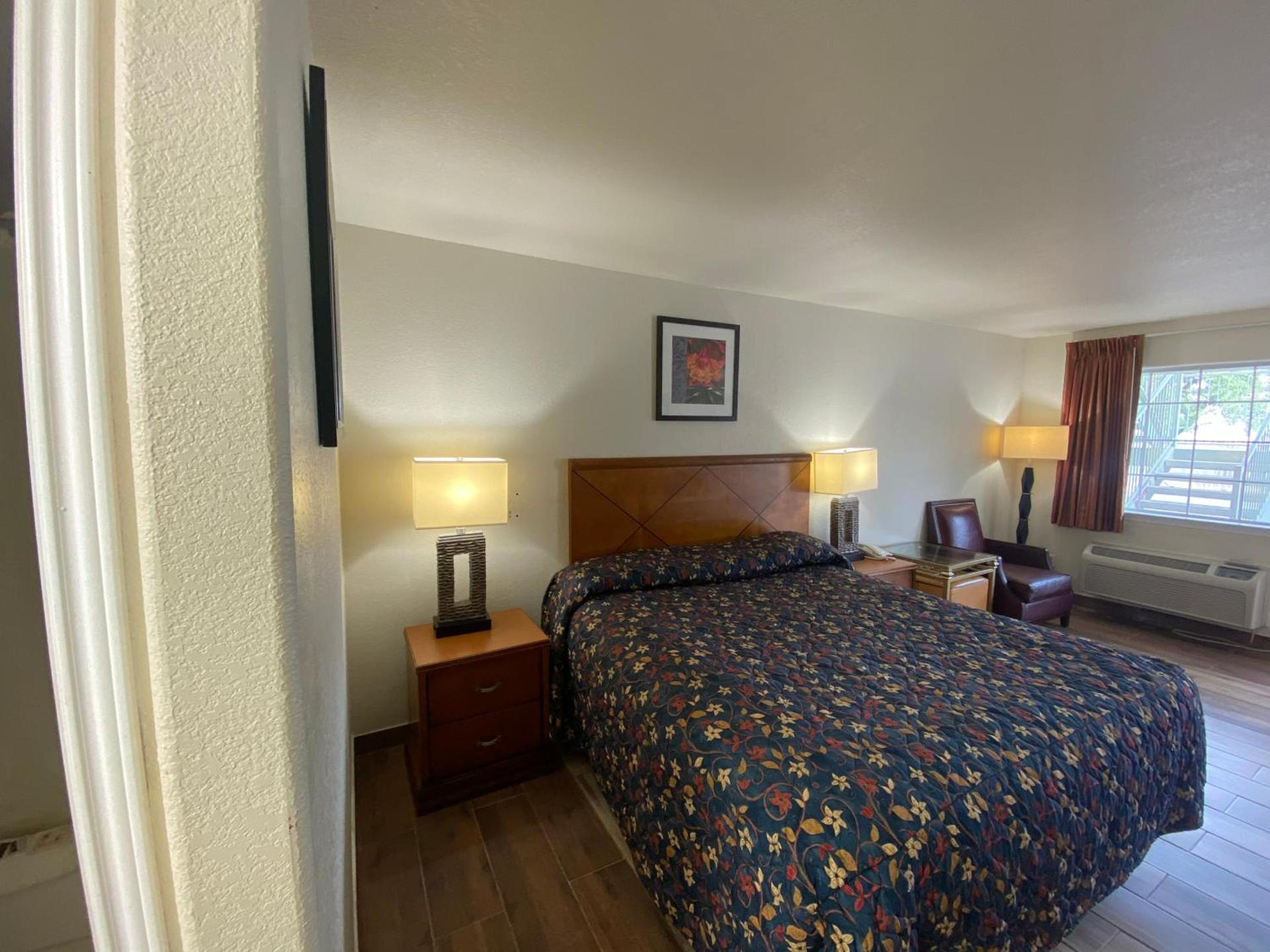 Cedar Creek Inn photo 24