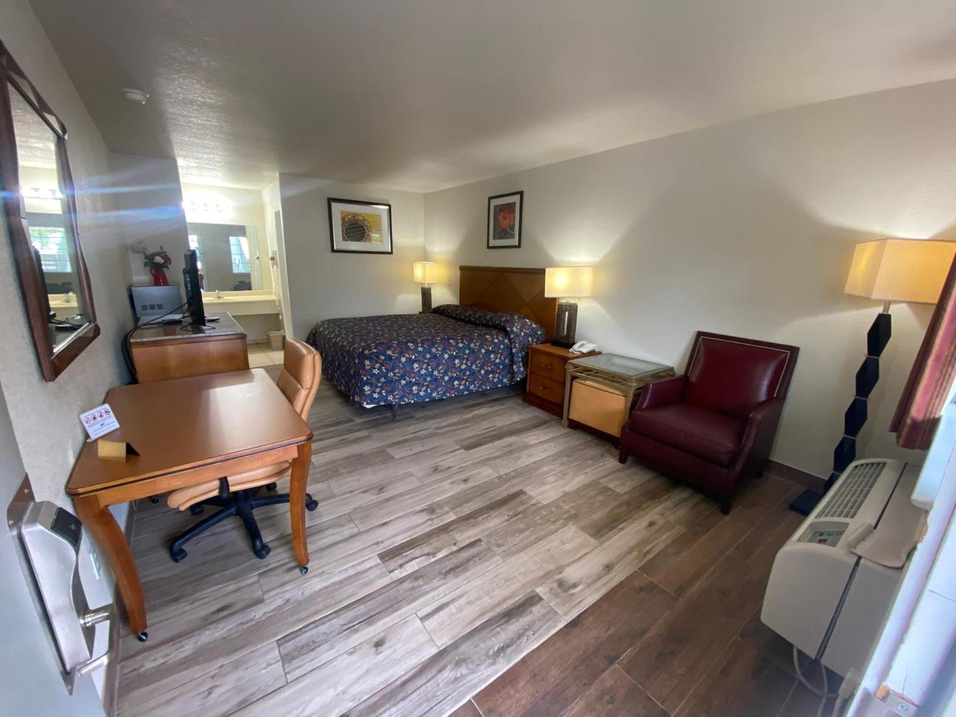 Cedar Creek Inn photo 22