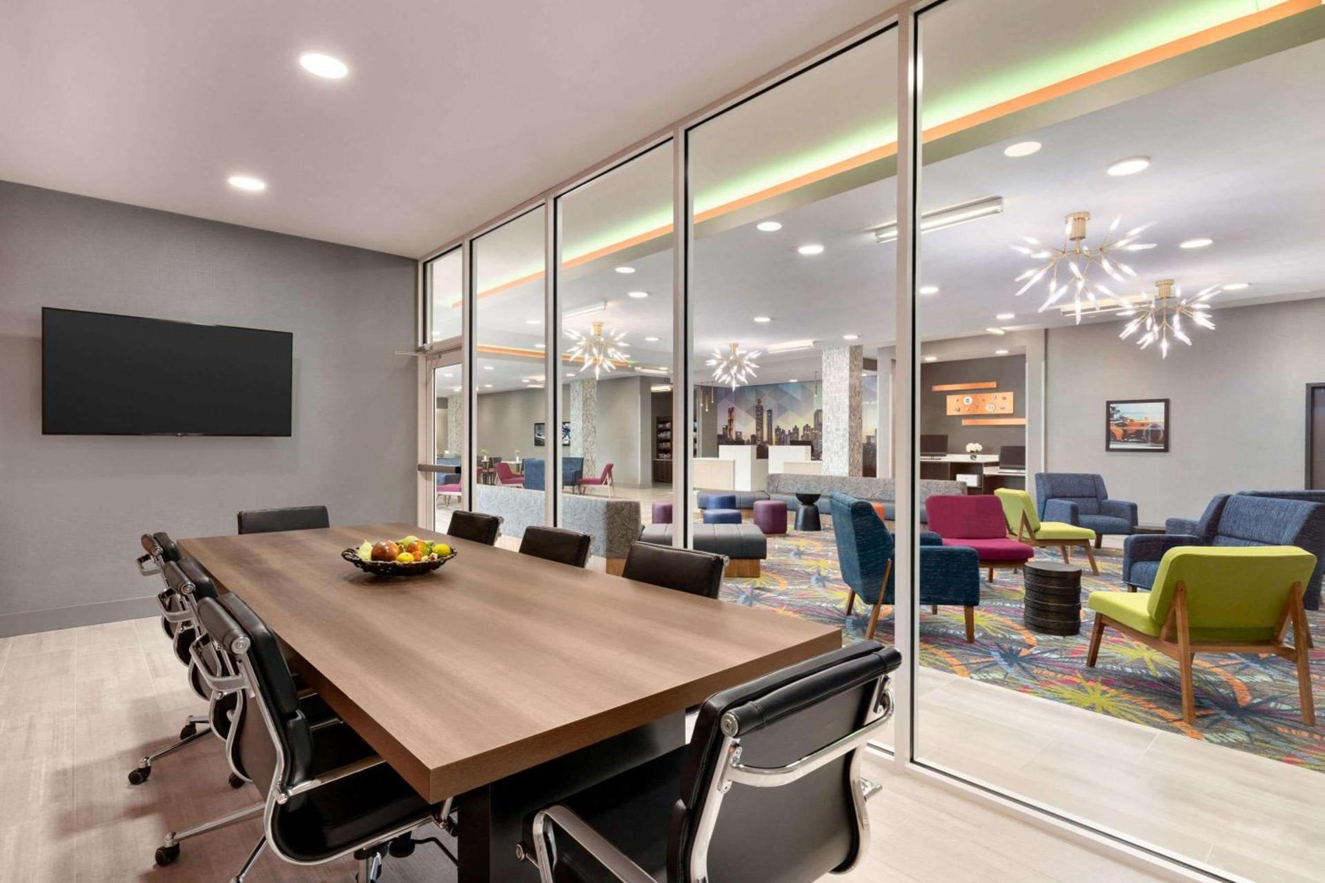 La Quinta Inn & Suites by Wyndham Braselton photo 97