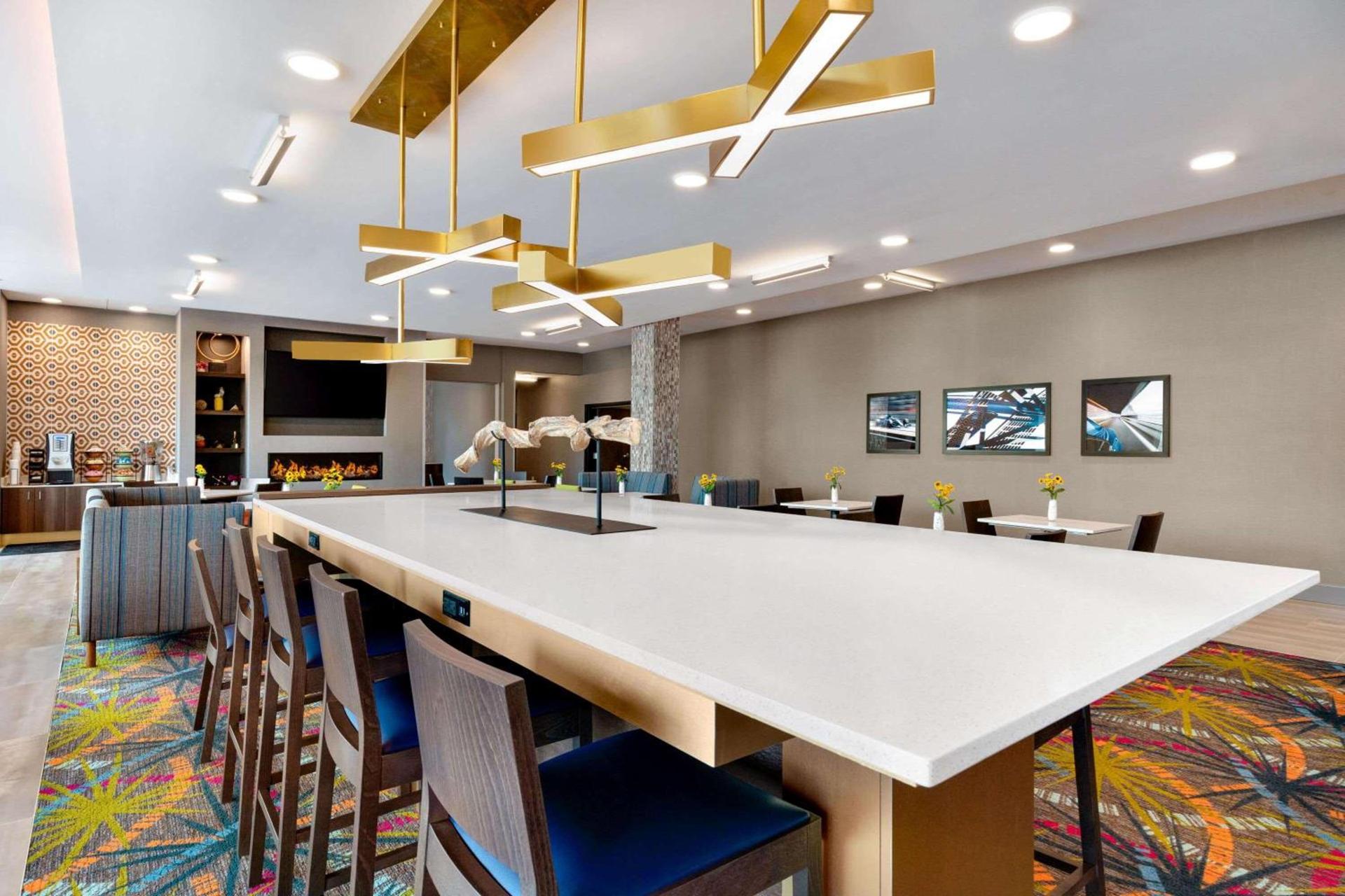 La Quinta Inn & Suites by Wyndham Braselton photo 71