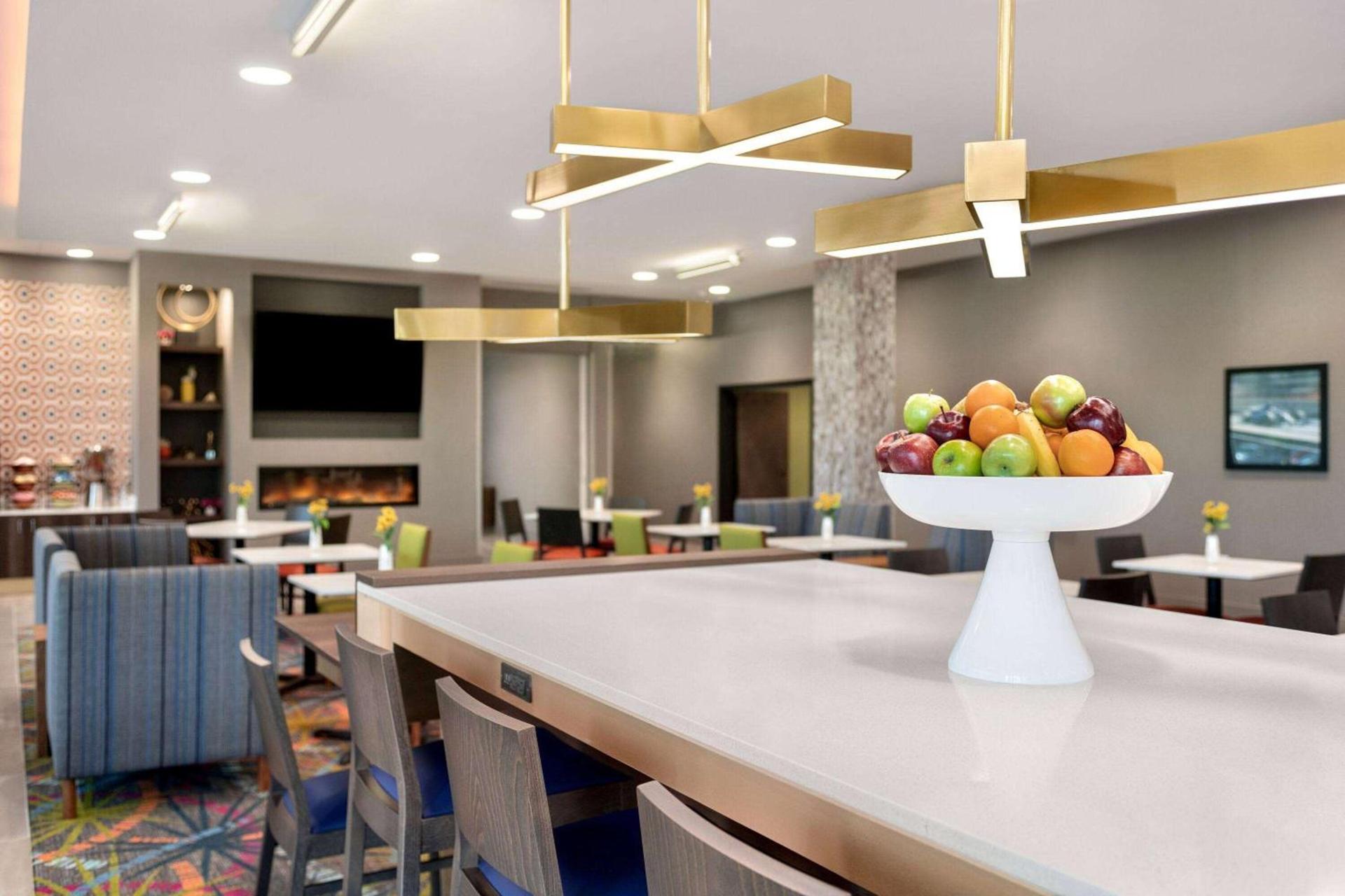 La Quinta Inn & Suites by Wyndham Braselton photo 94