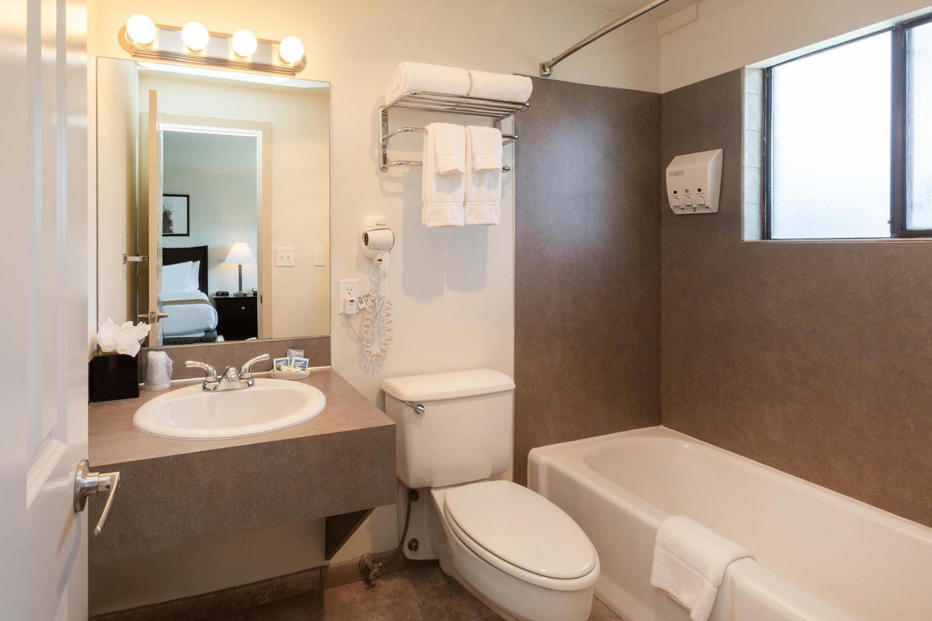 The Grove West Seattle Inn photo 11