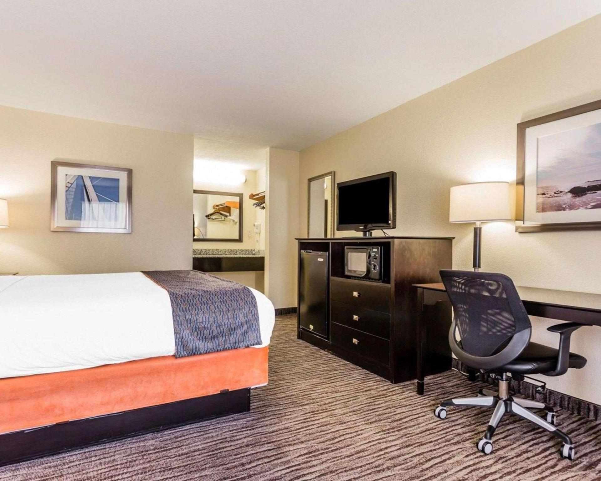 Quality Inn Mt Pleasant - Charleston photo 11