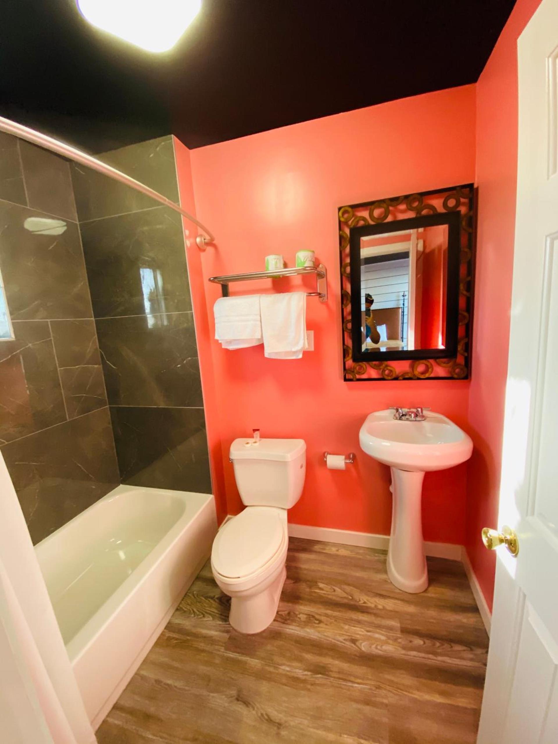 Casa Valentine Inn - Los Angeles photo 18