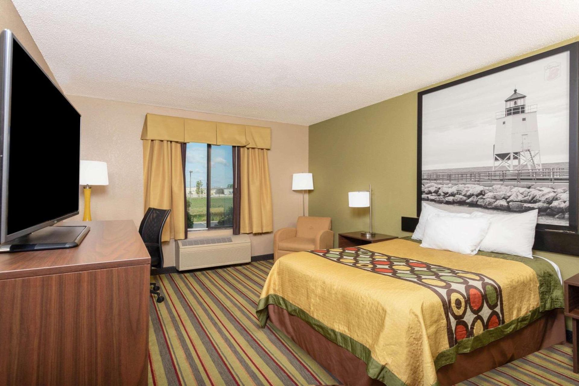 Super 8 by Wyndham Goshen photo 12