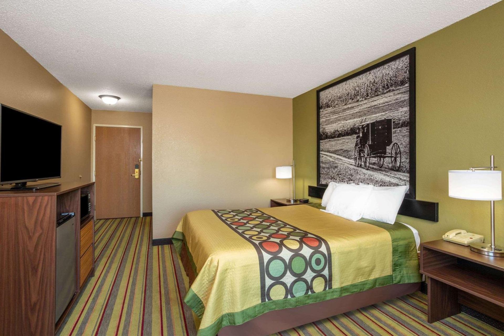 Super 8 by Wyndham Goshen photo 9