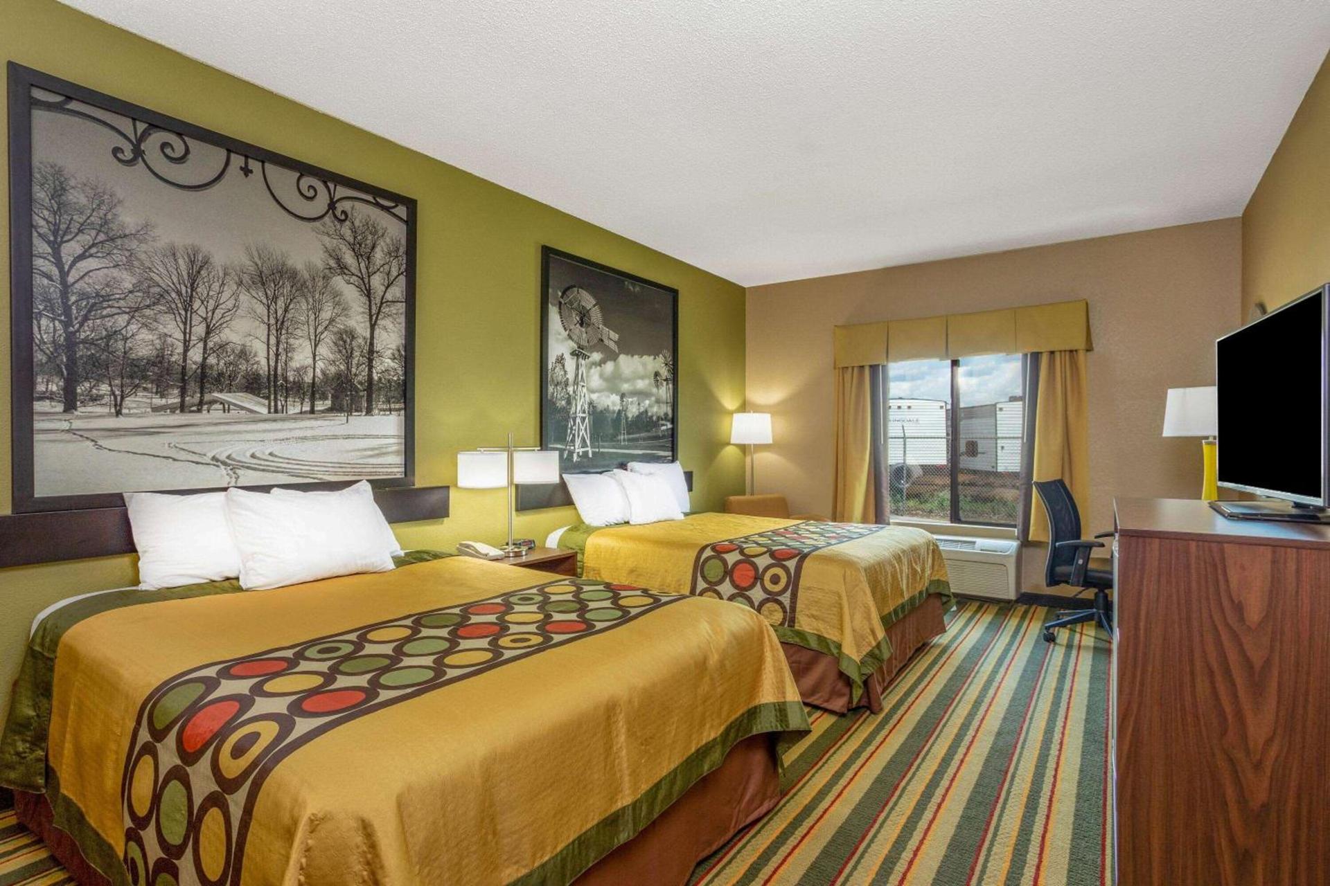 Super 8 by Wyndham Goshen photo 4