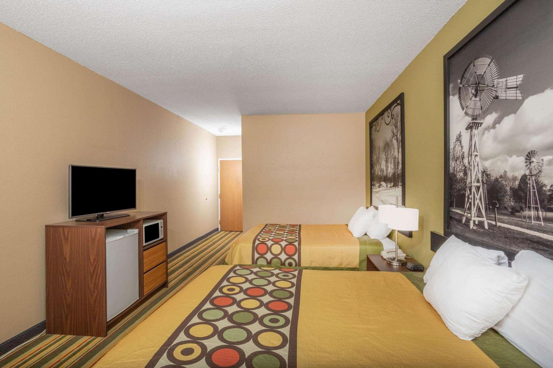 Super 8 by Wyndham Goshen photo 8