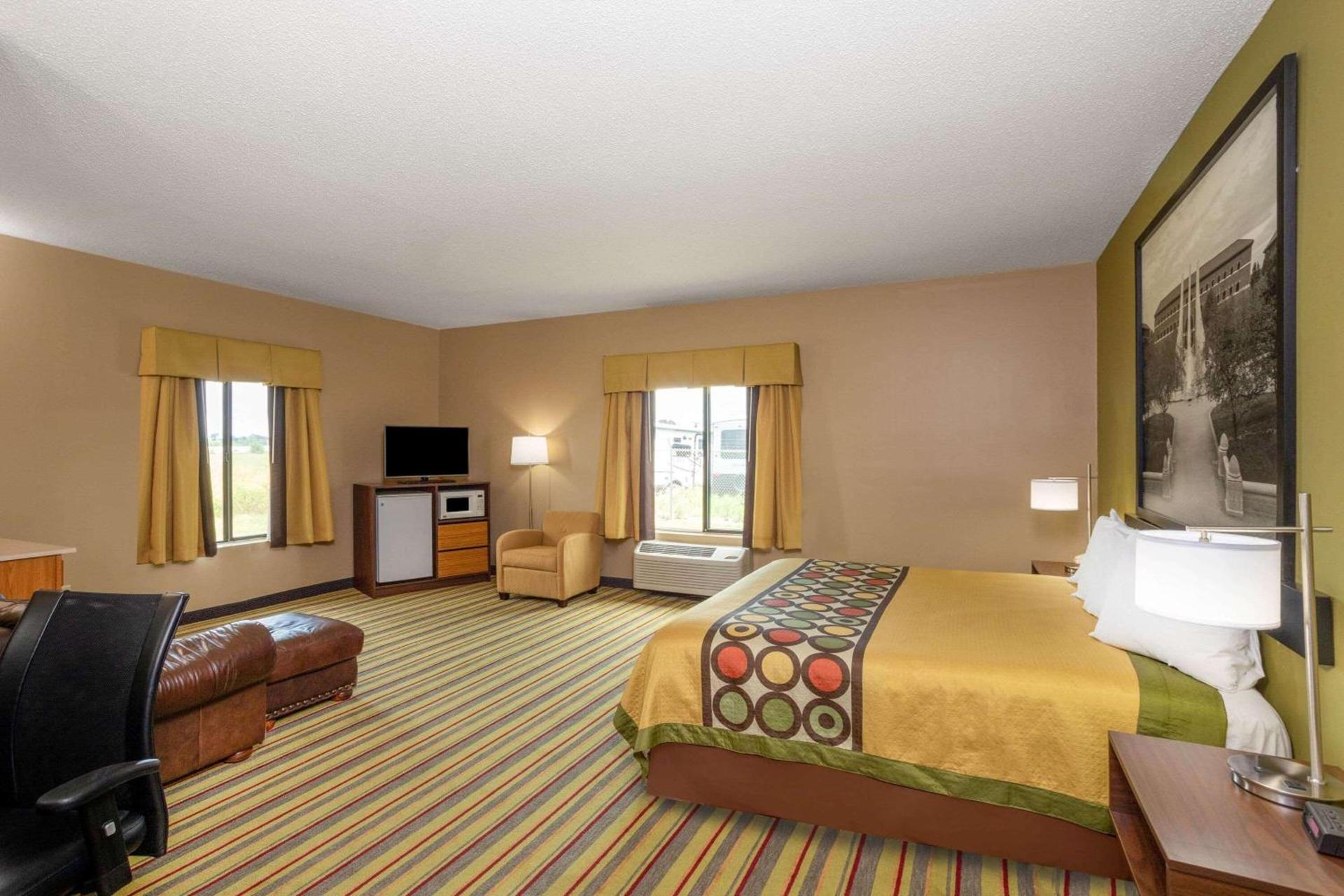 Super 8 by Wyndham Goshen photo 7