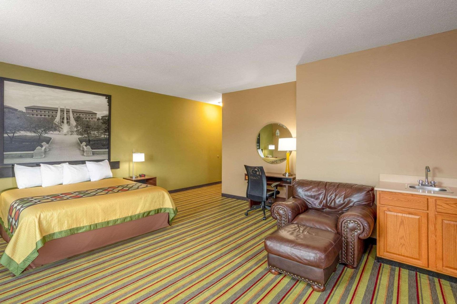 Super 8 by Wyndham Goshen photo 17