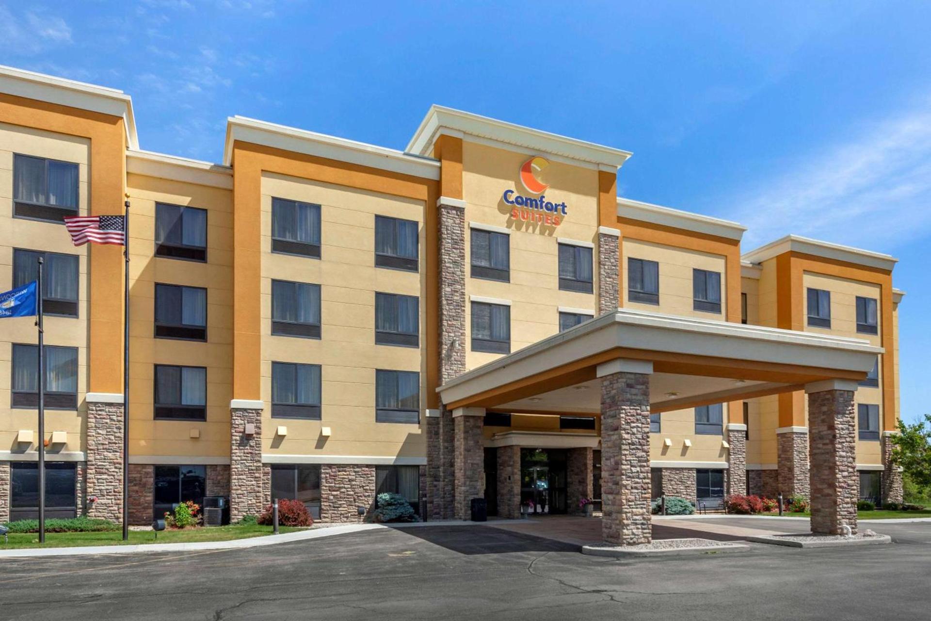 Comfort Suites Oshkosh West — hotel in Oshkosh