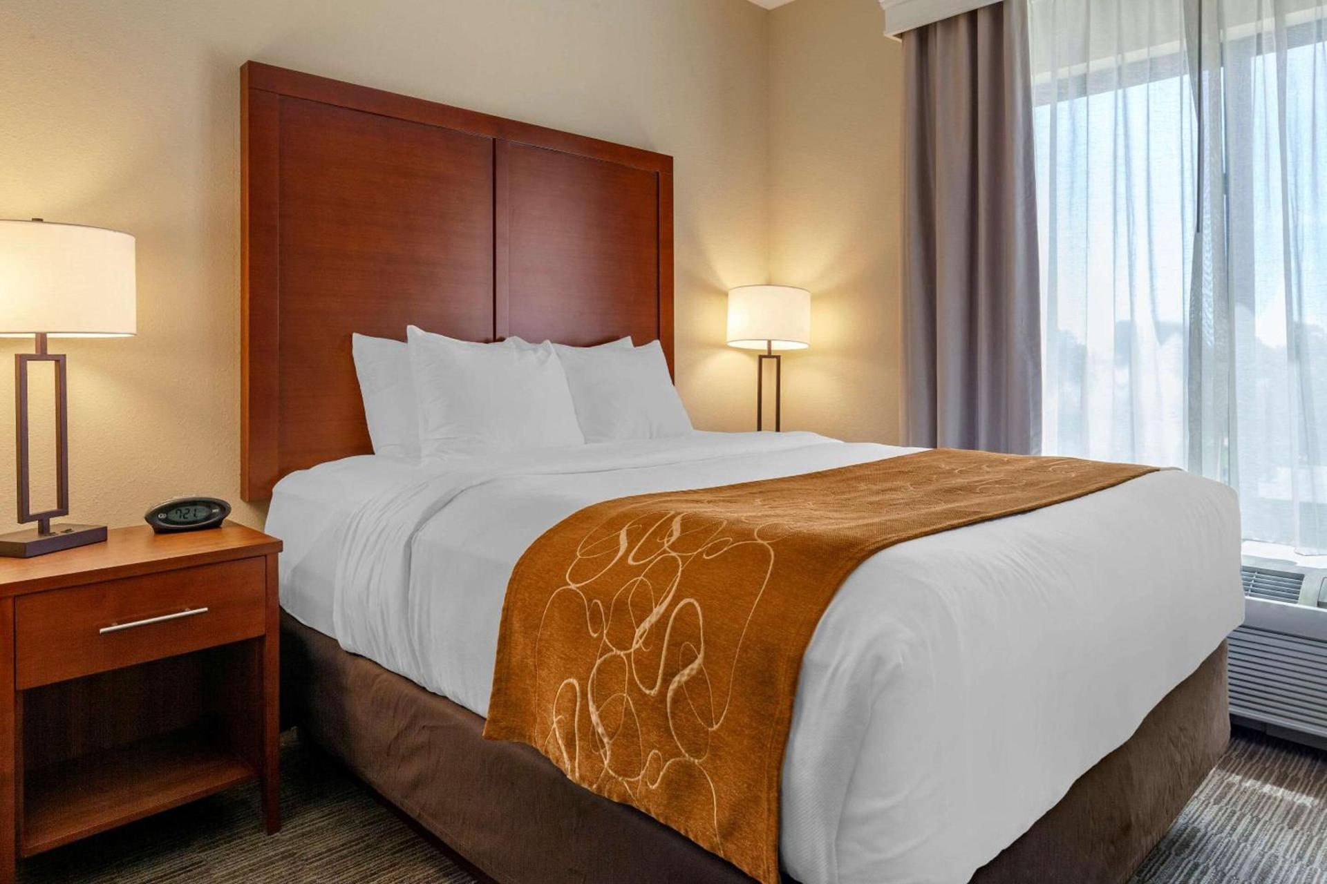 Comfort Suites Oshkosh West photo 5