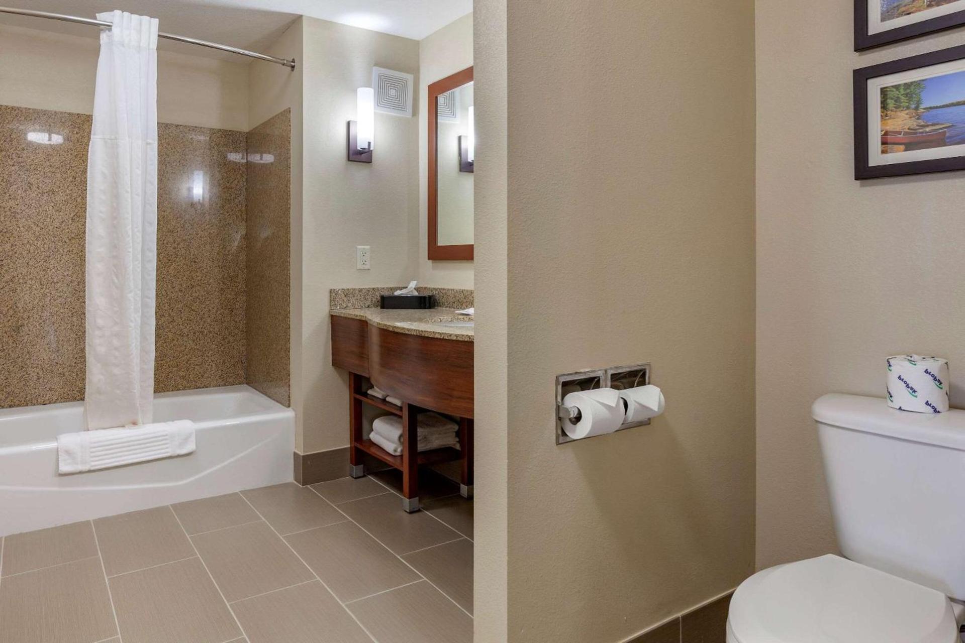 Comfort Suites Oshkosh West photo 14