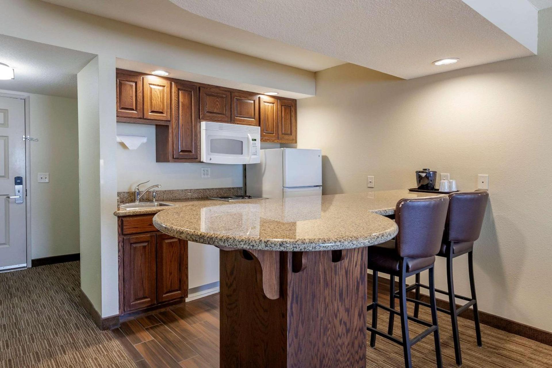 Comfort Suites Oshkosh West photo 12