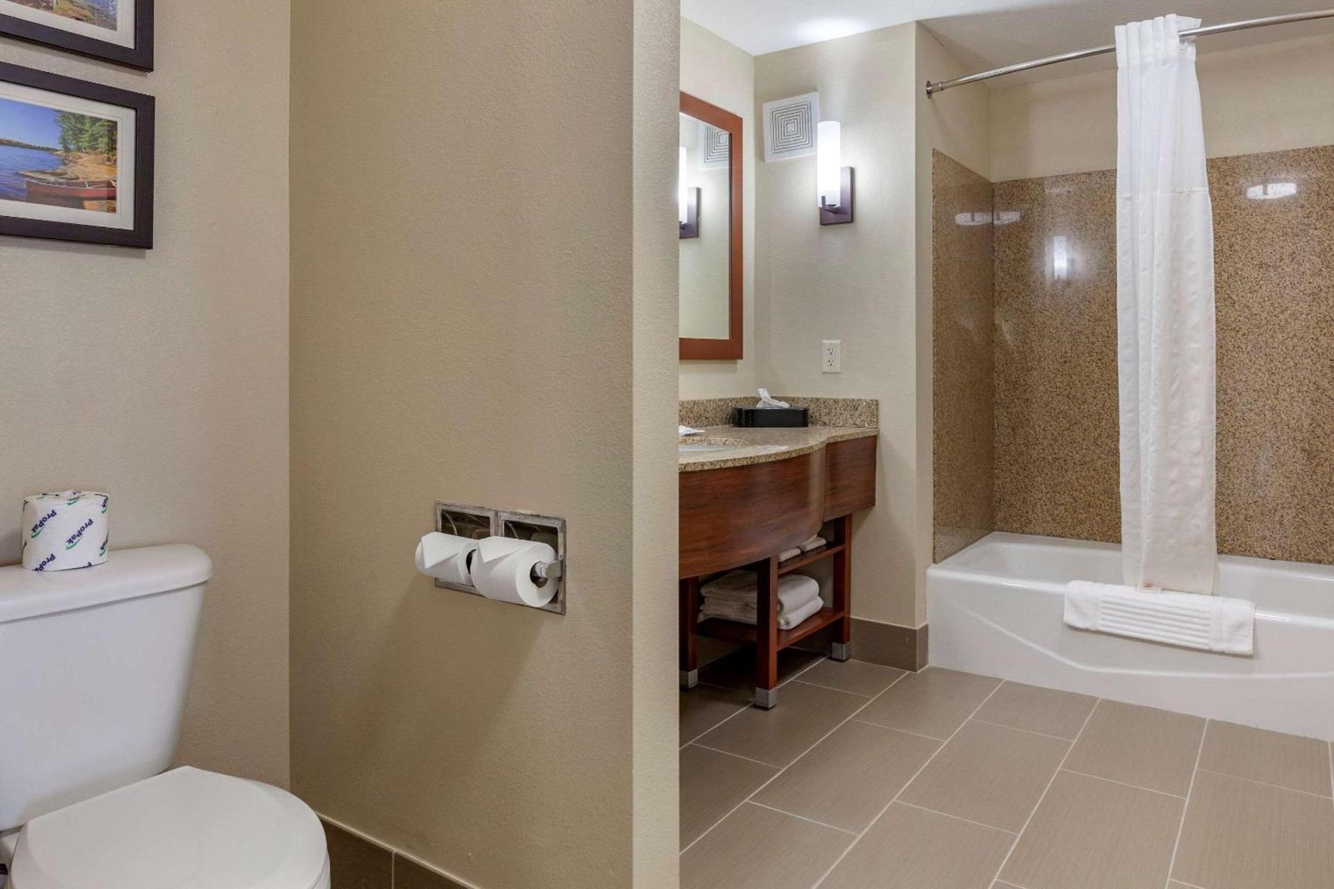 Comfort Suites Oshkosh West photo 22