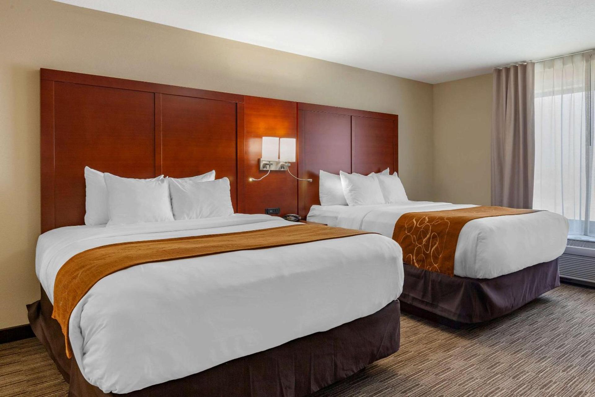 Comfort Suites Oshkosh West photo 19