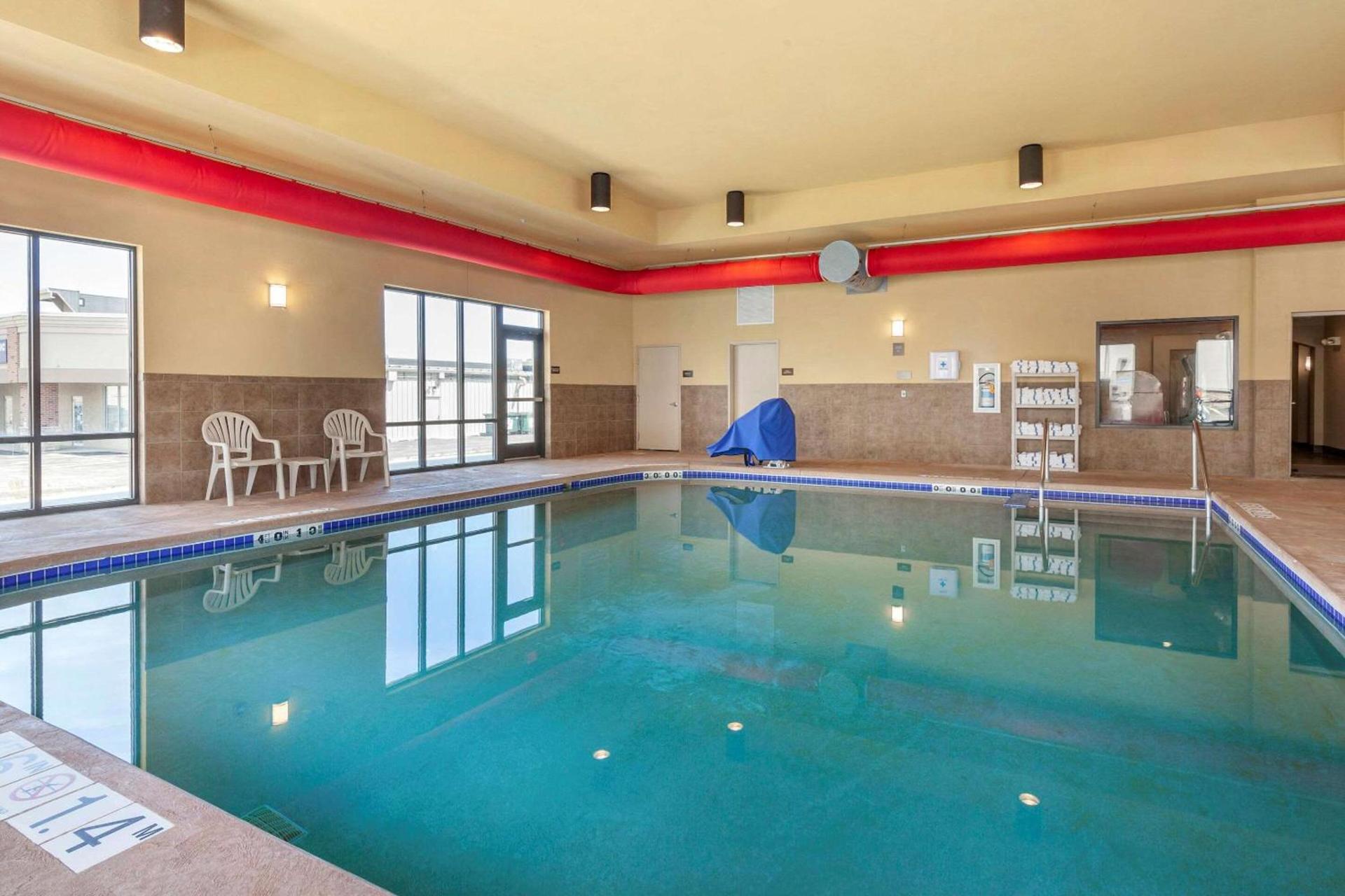Comfort Suites Oshkosh West photo 28