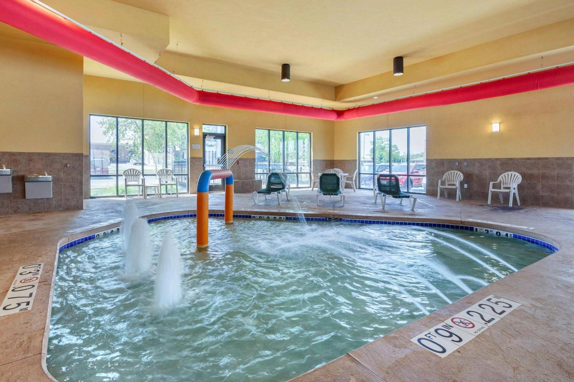 Comfort Suites Oshkosh West photo 27