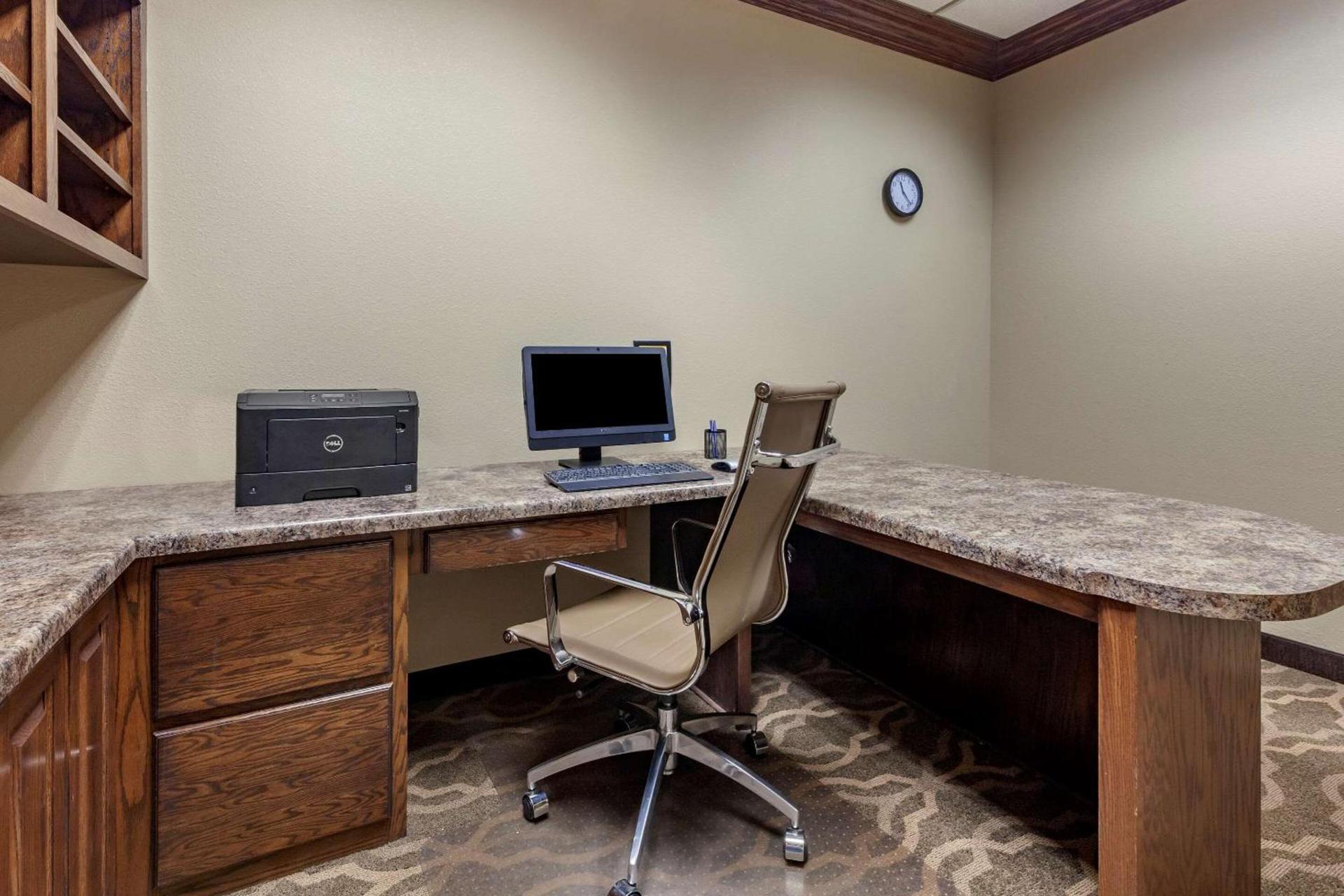 Comfort Suites Oshkosh West photo 29