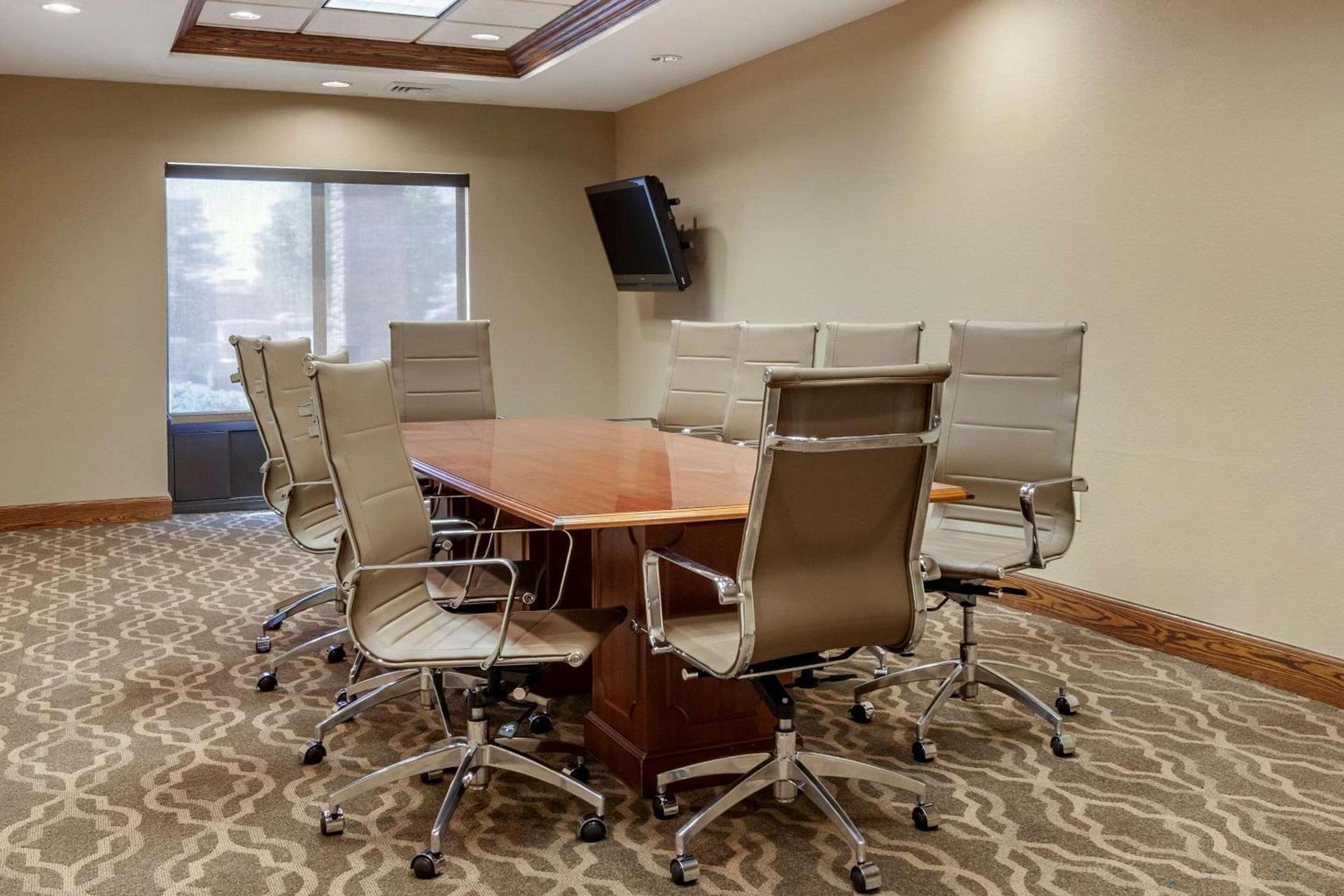 Comfort Suites Oshkosh West photo 30