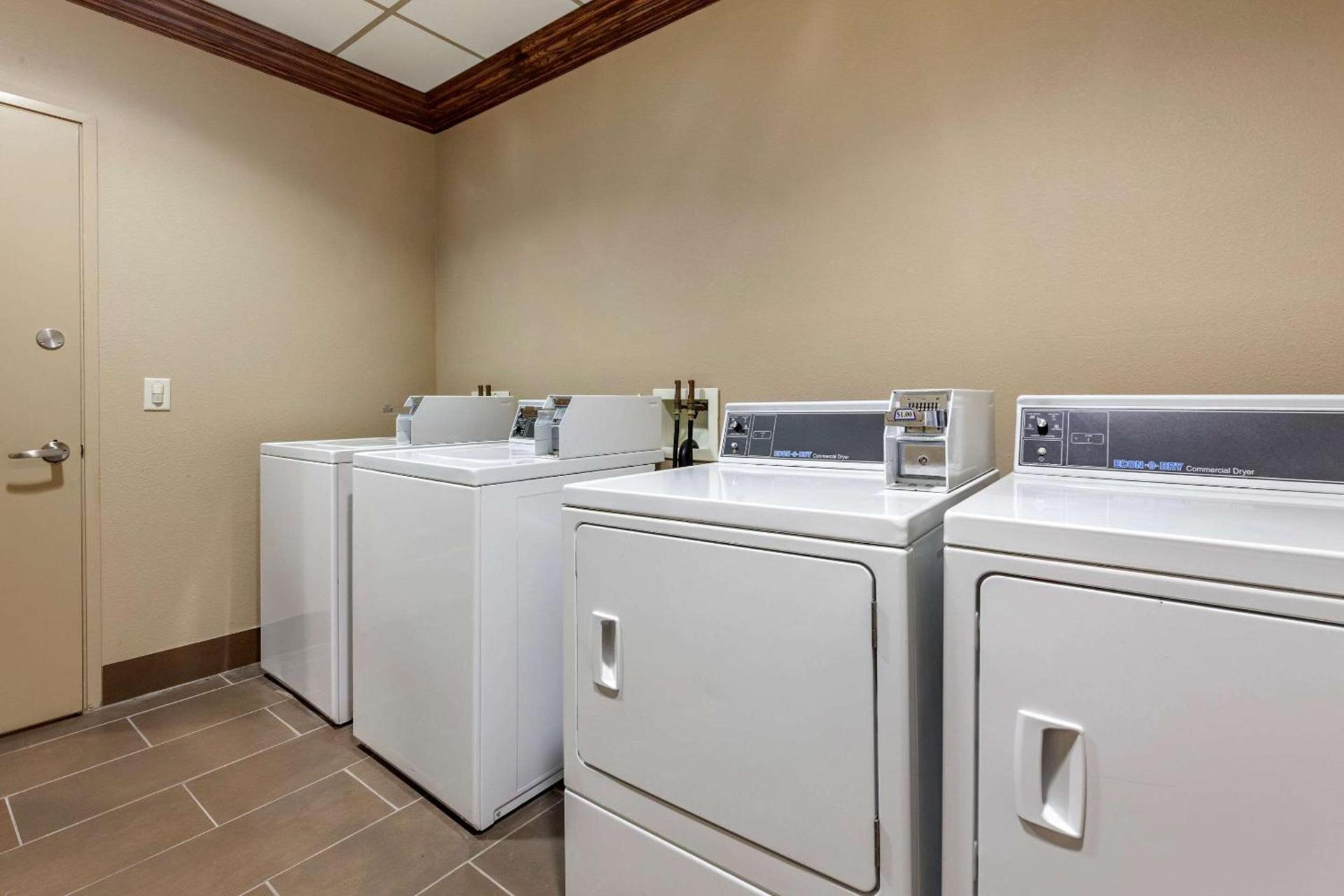 Comfort Suites Oshkosh West photo 33