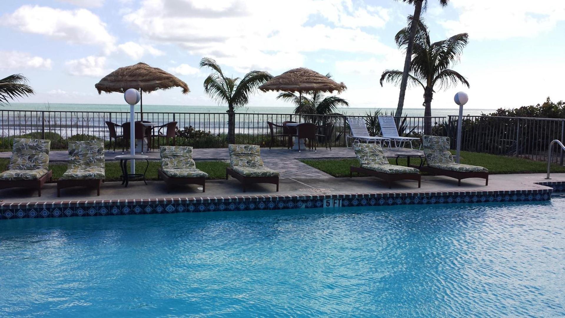Surf Studio Beach Resort photo 46