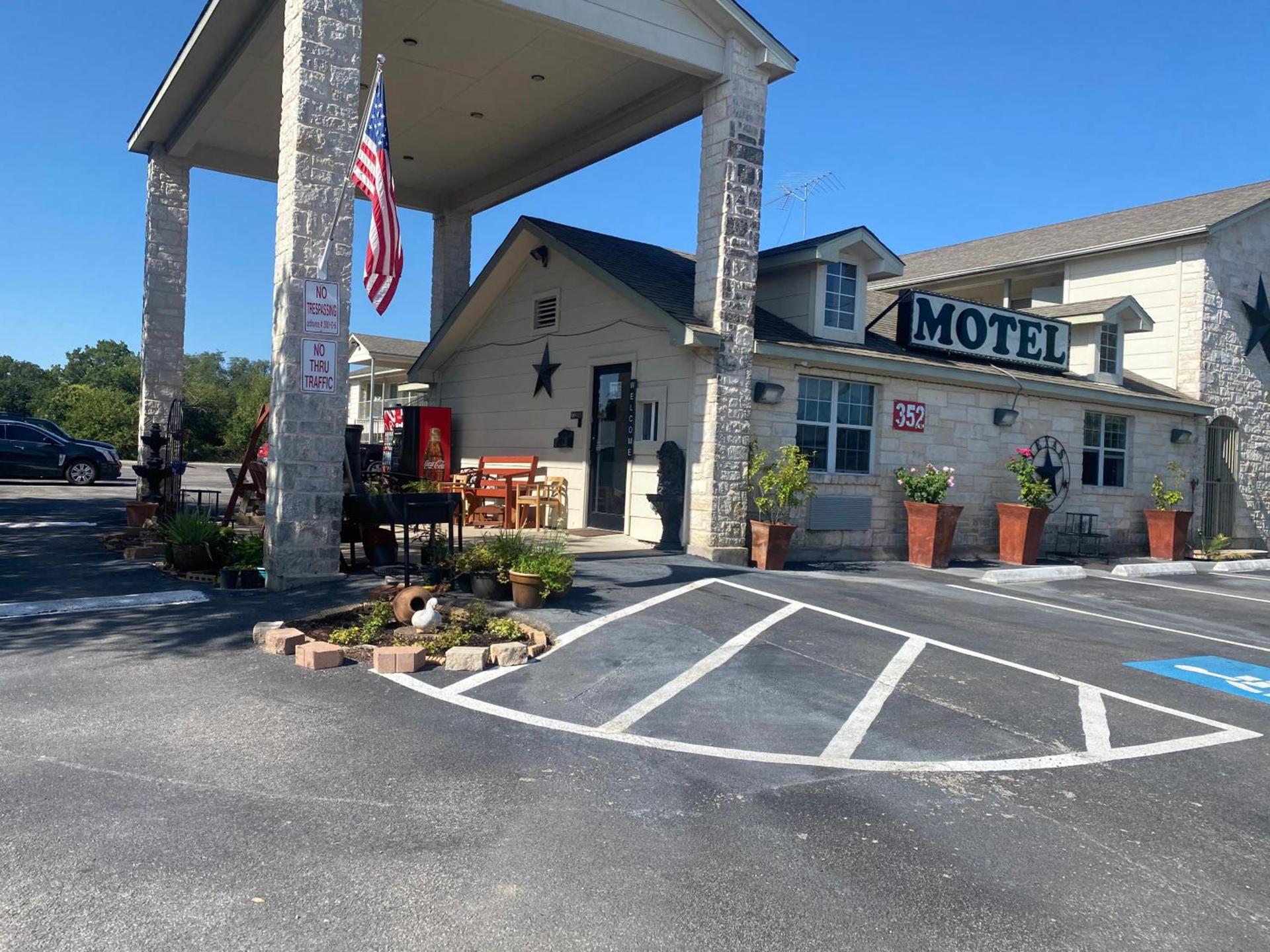 Cedar Creek Inn photo 11