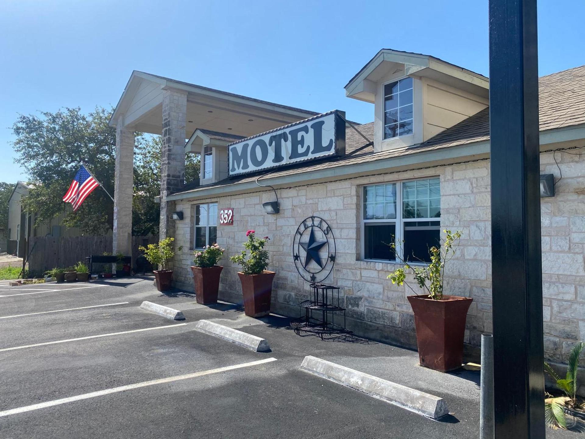 Cedar Creek Inn photo 7