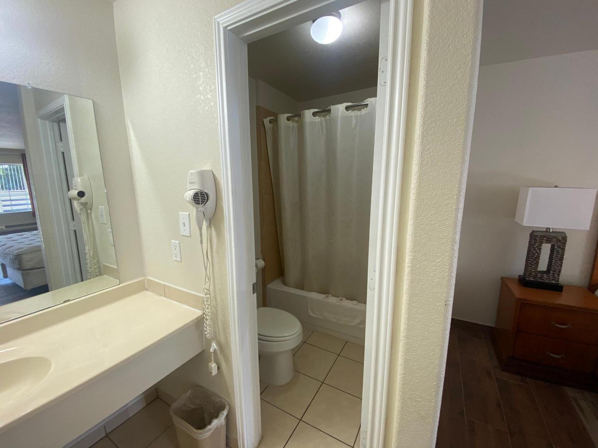 Cedar Creek Inn photo 5