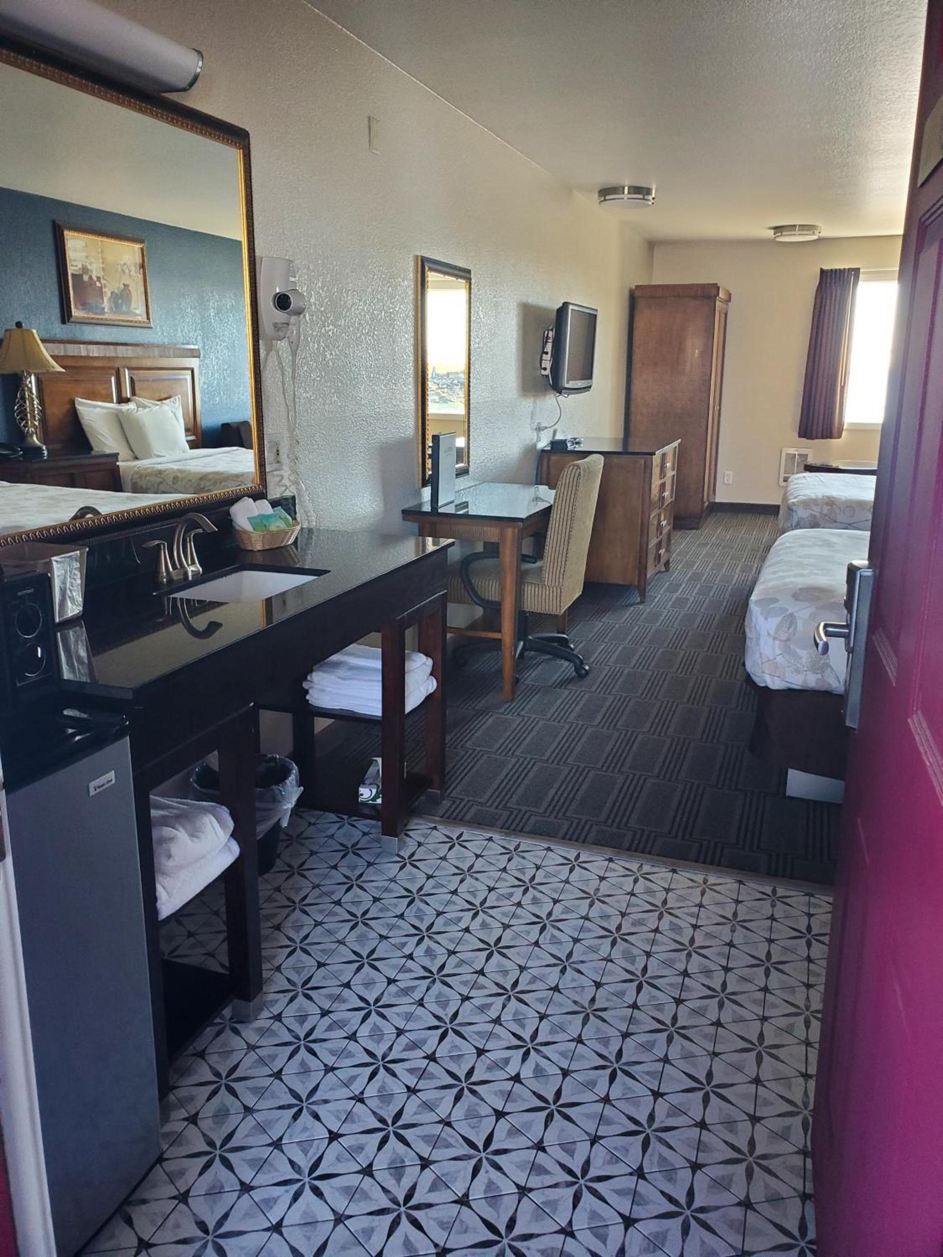 Water Front Inn photo 13