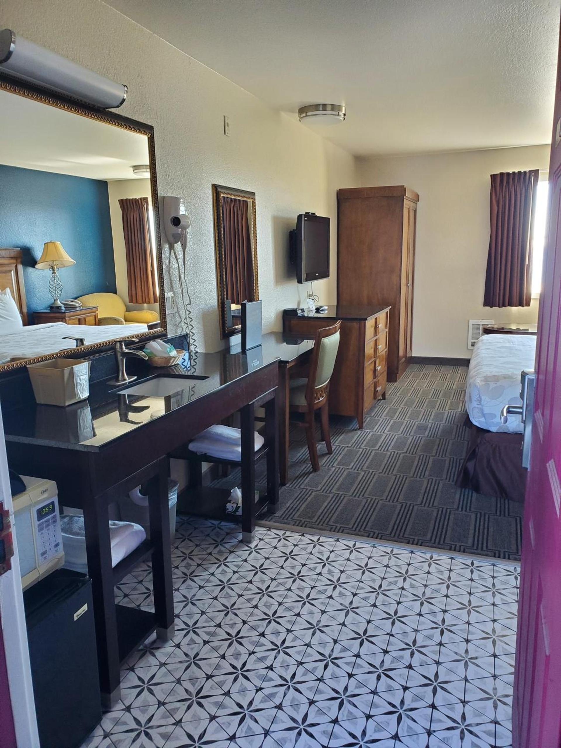 Water Front Inn photo 11