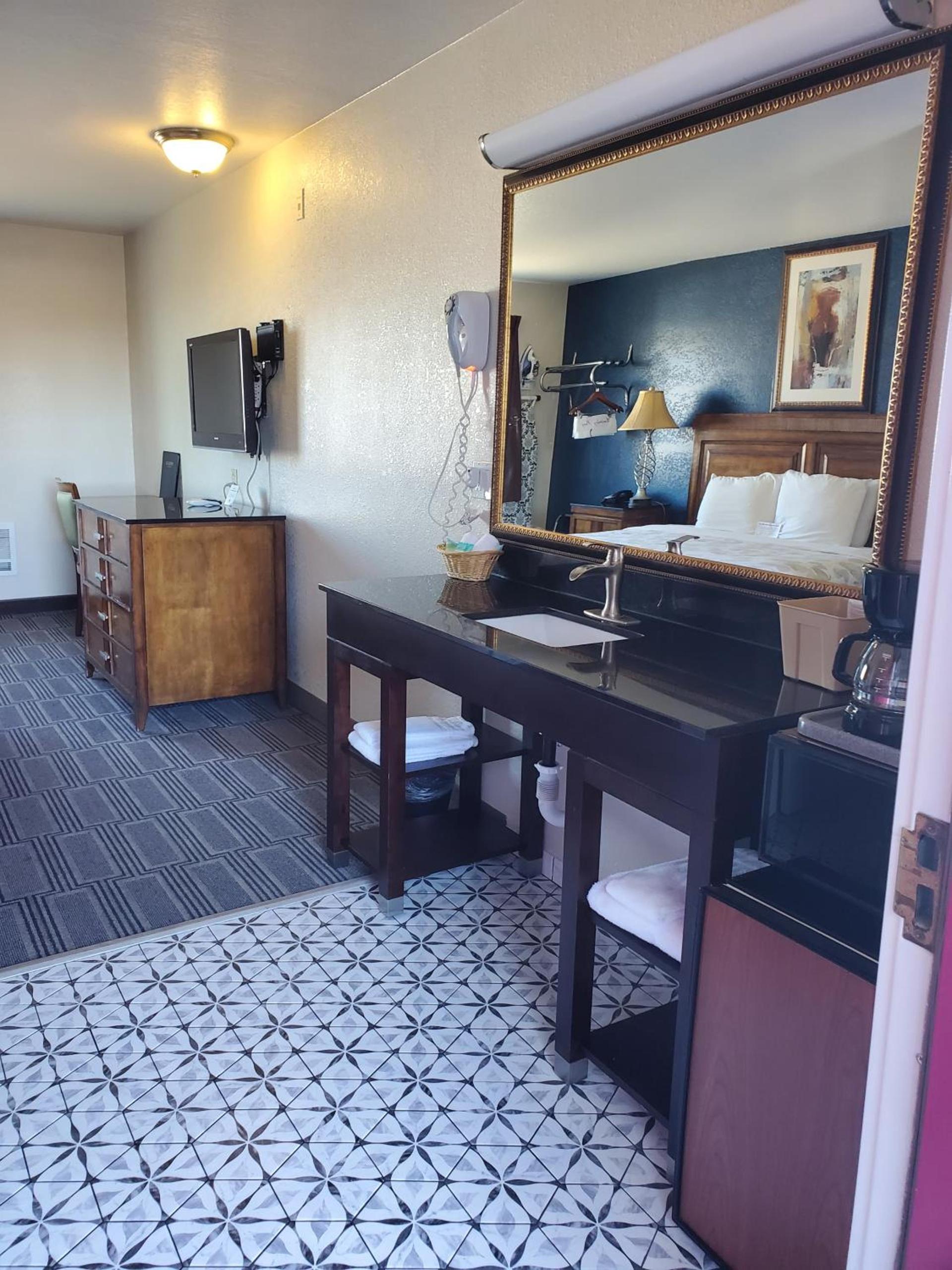 Water Front Inn photo 9