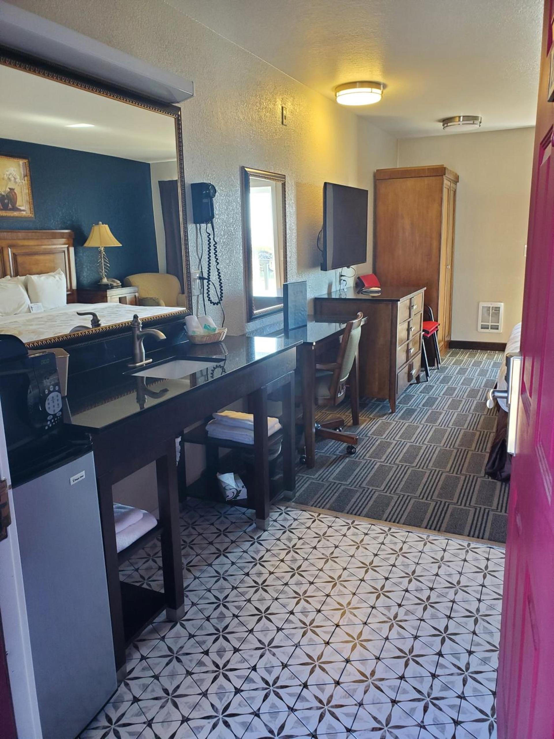 Water Front Inn photo 7