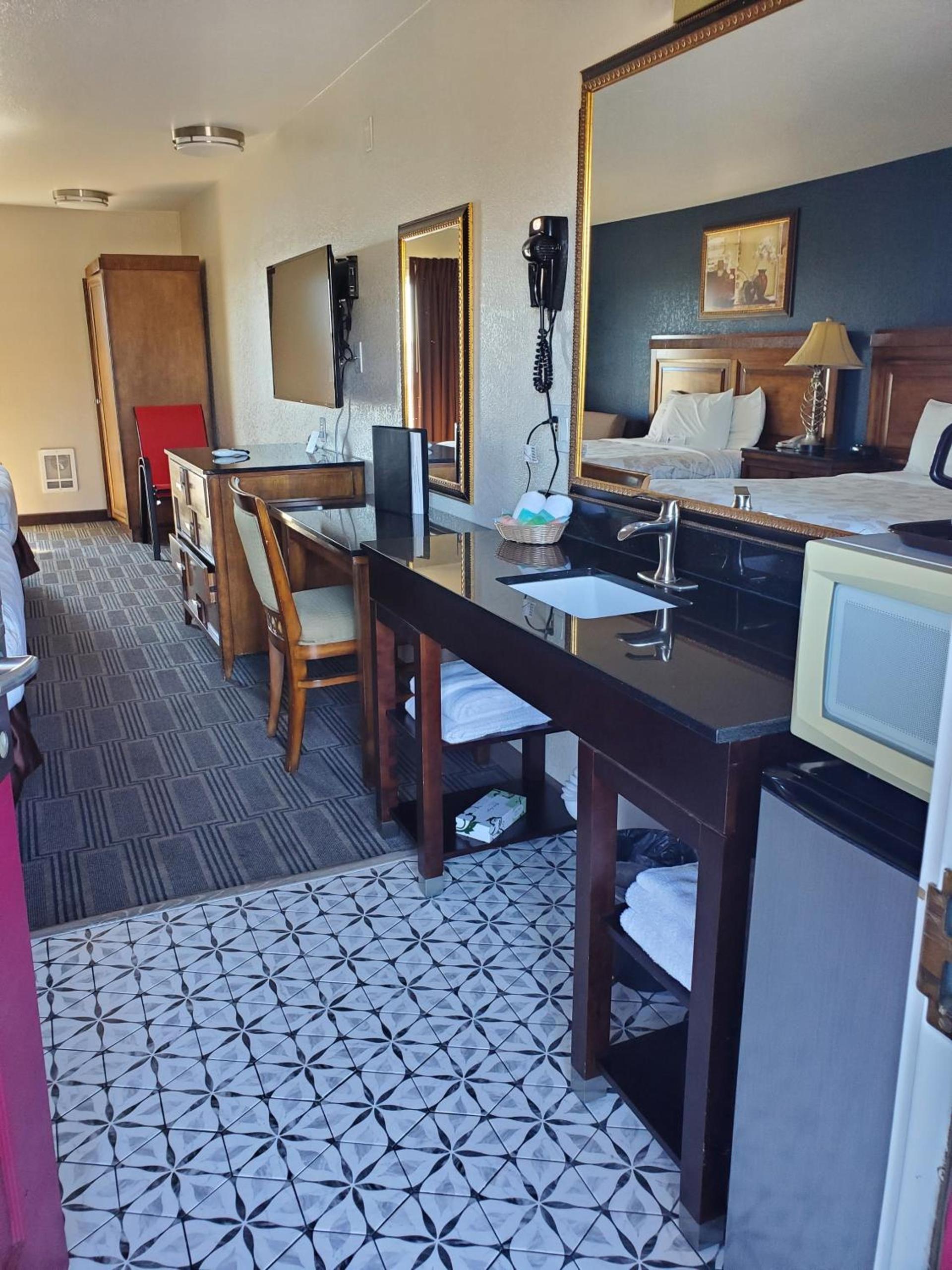 Water Front Inn photo 5