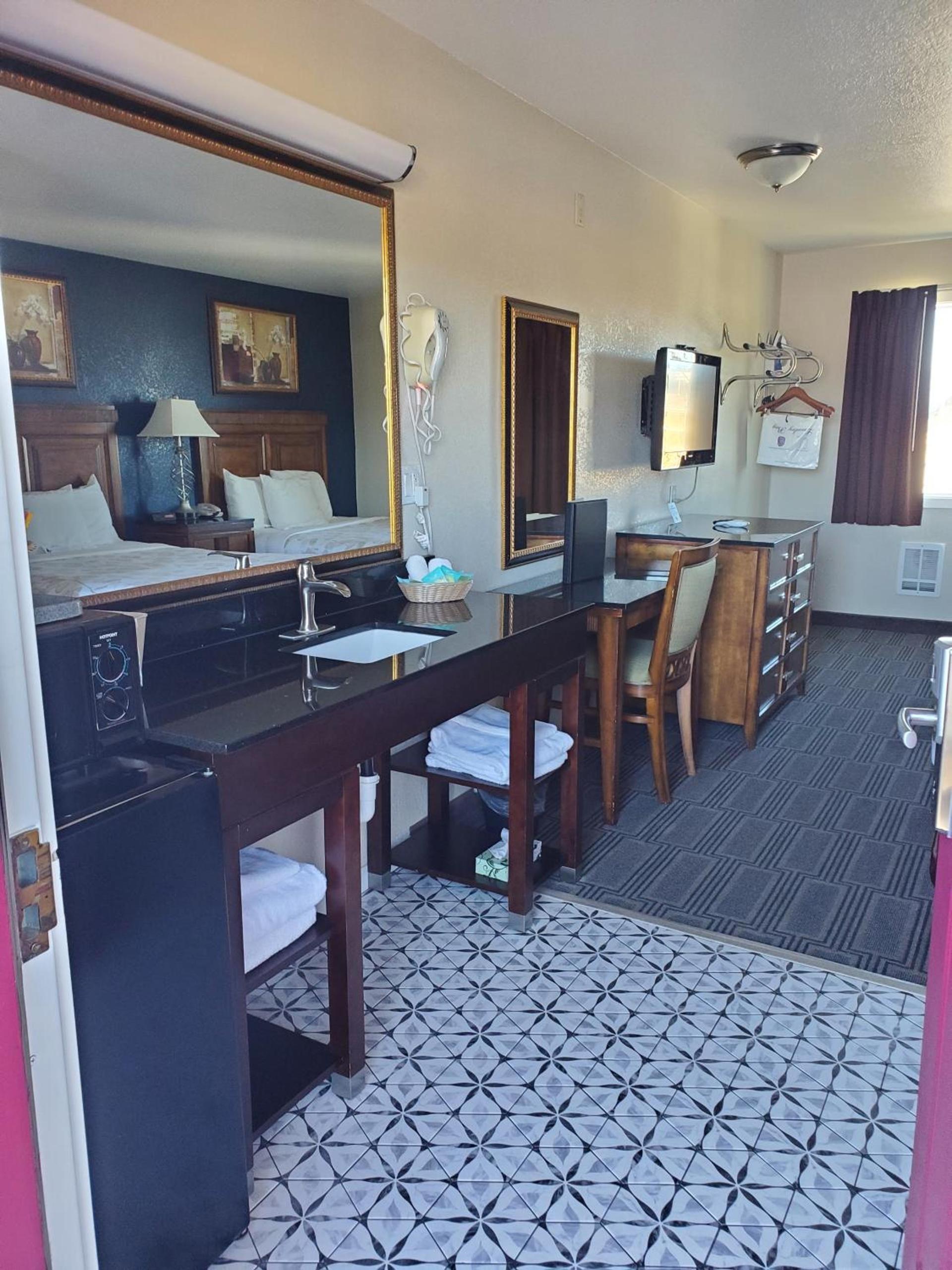 Water Front Inn photo 3