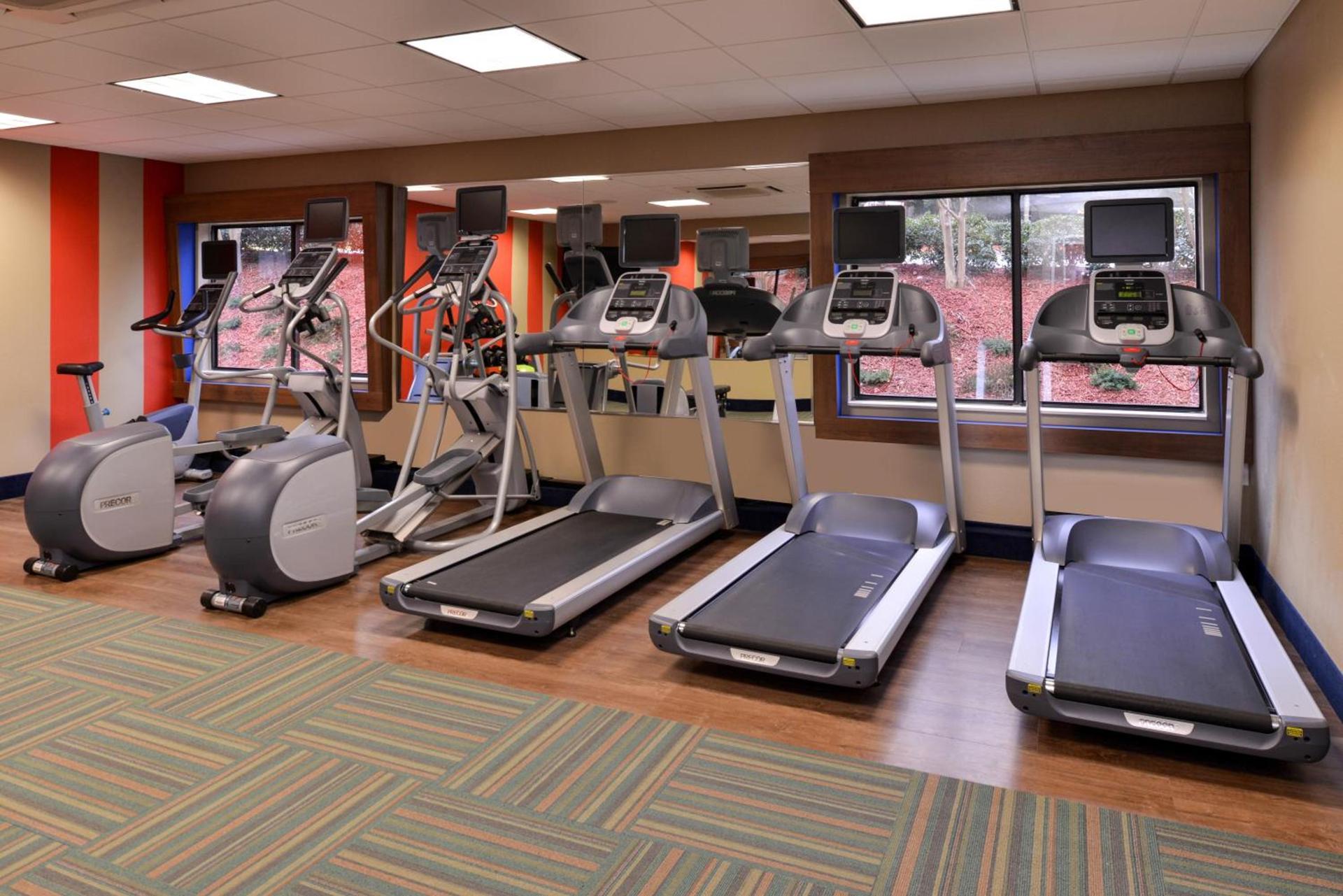Holiday Inn Express & Suites Raleigh NE - Medical Ctr Area by IHG photo 11