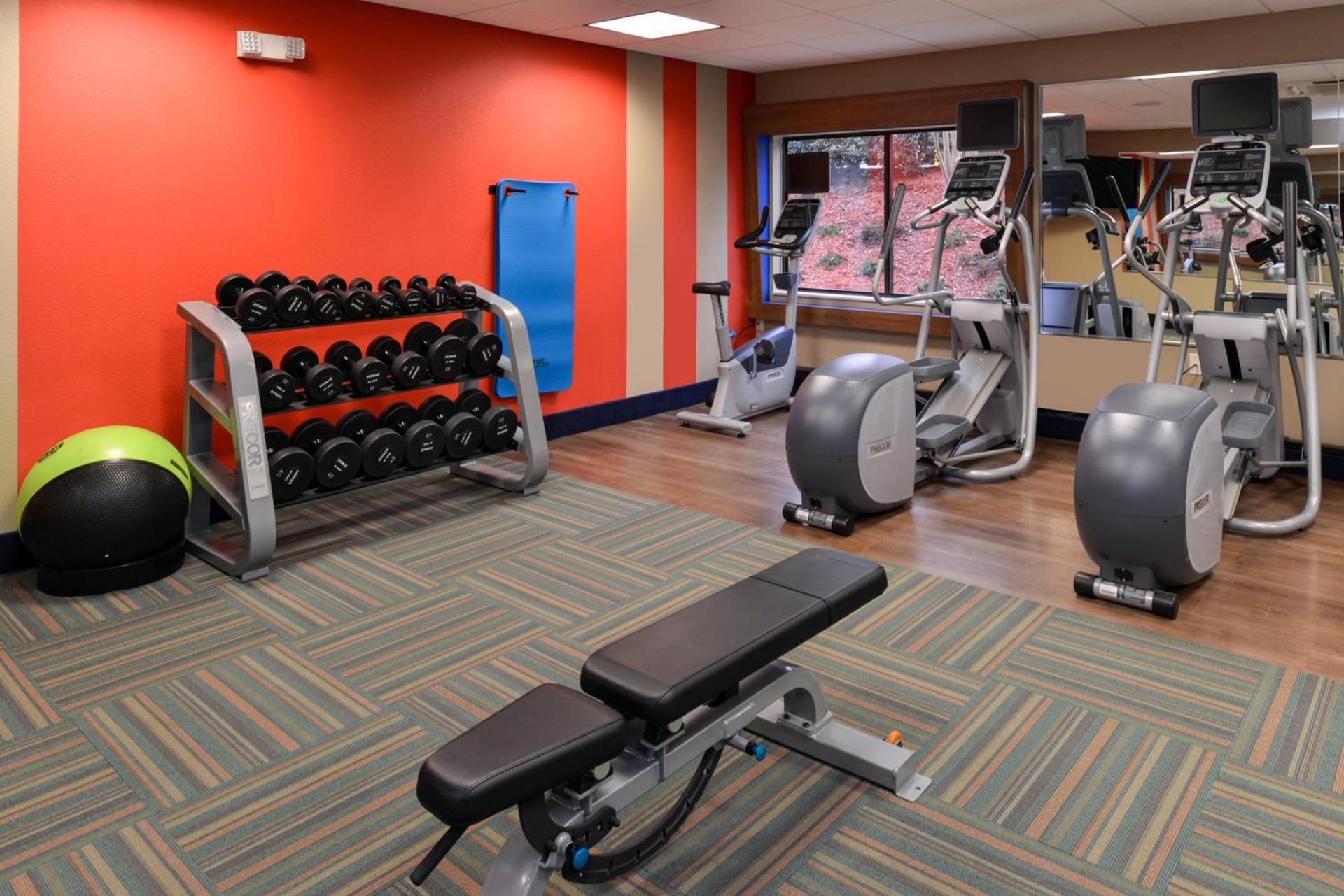 Holiday Inn Express & Suites Raleigh NE - Medical Ctr Area by IHG photo 9