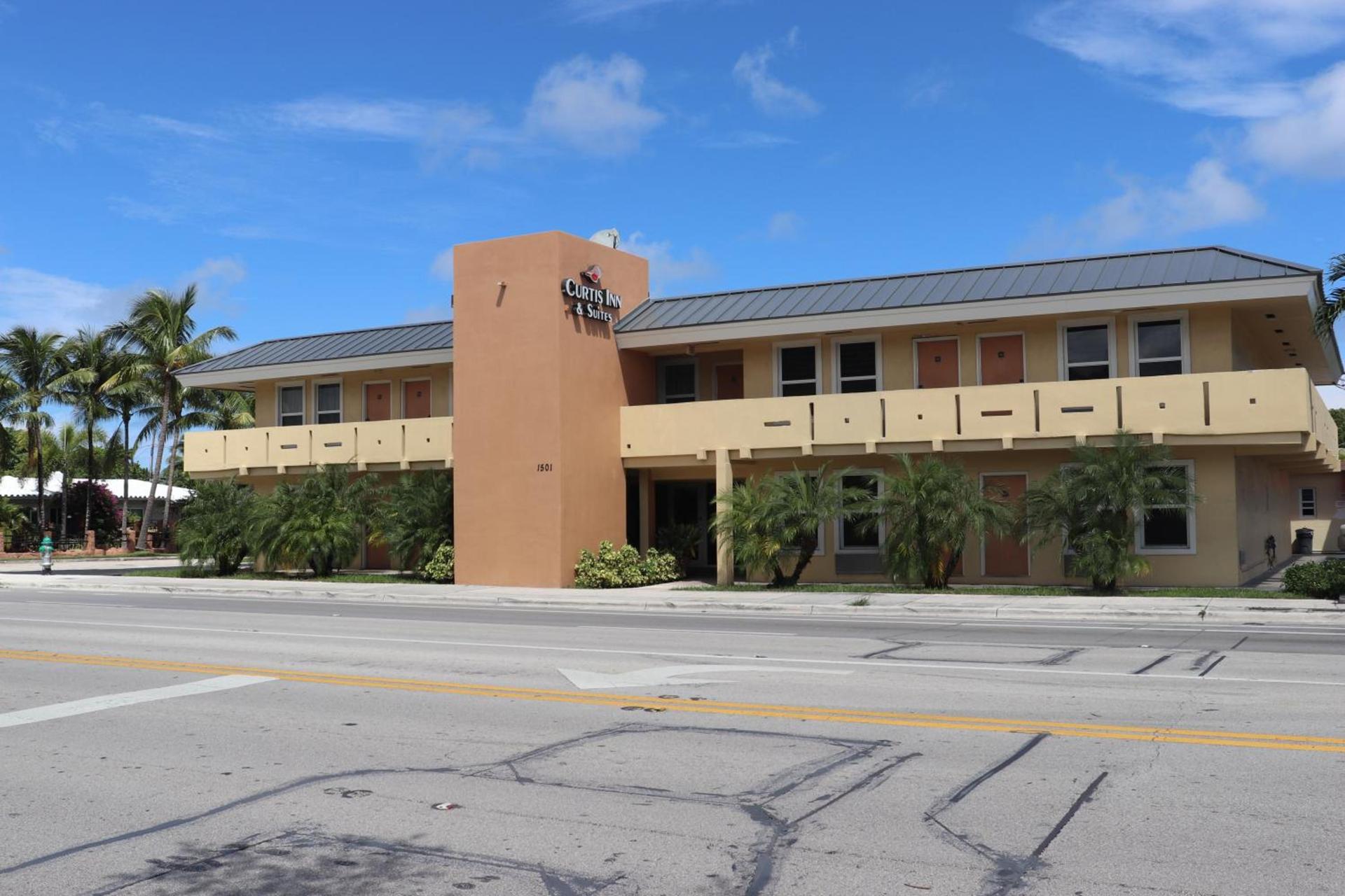 Curtis Inn & Suites photo 1