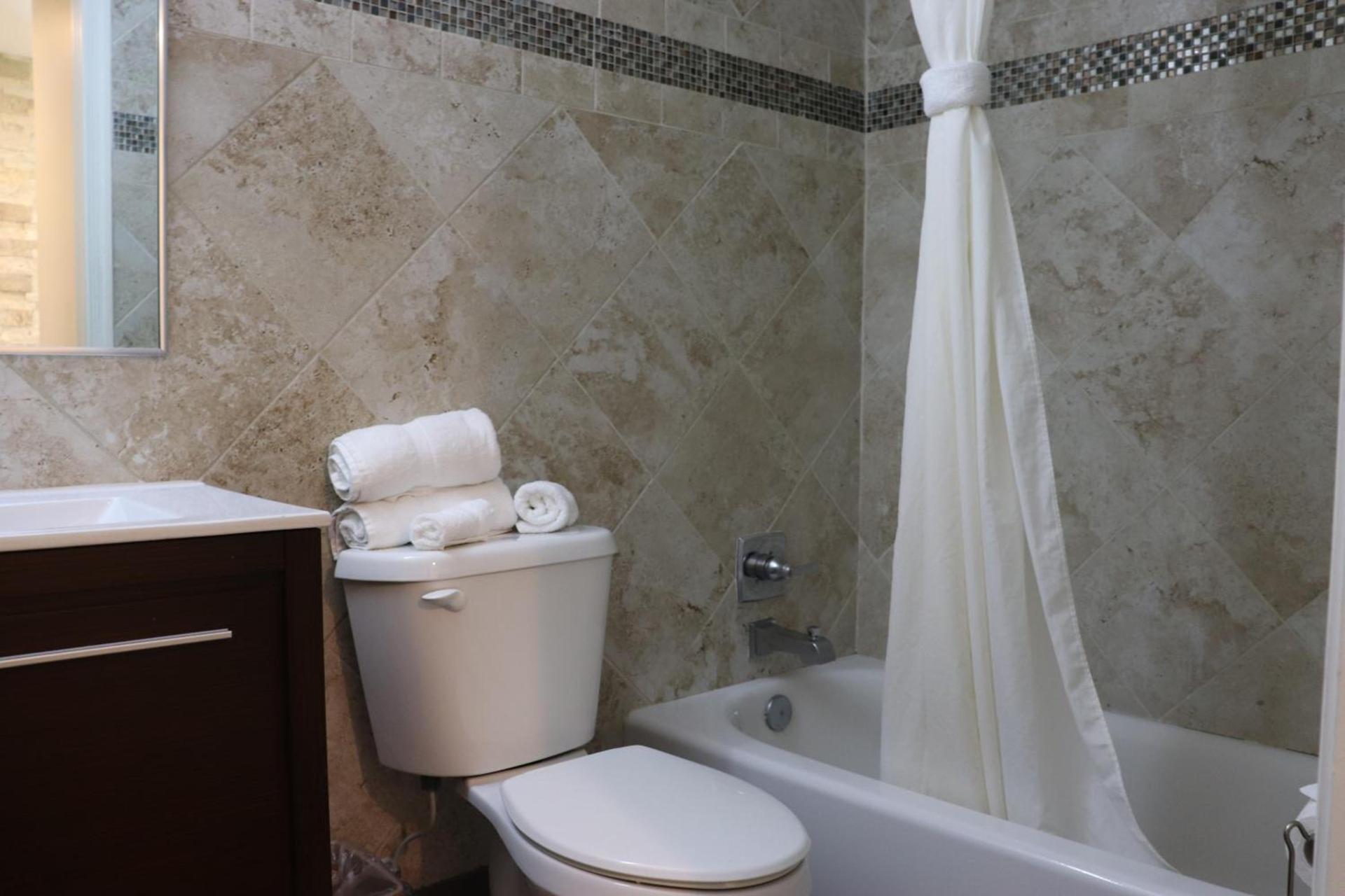 Curtis Inn & Suites photo 18