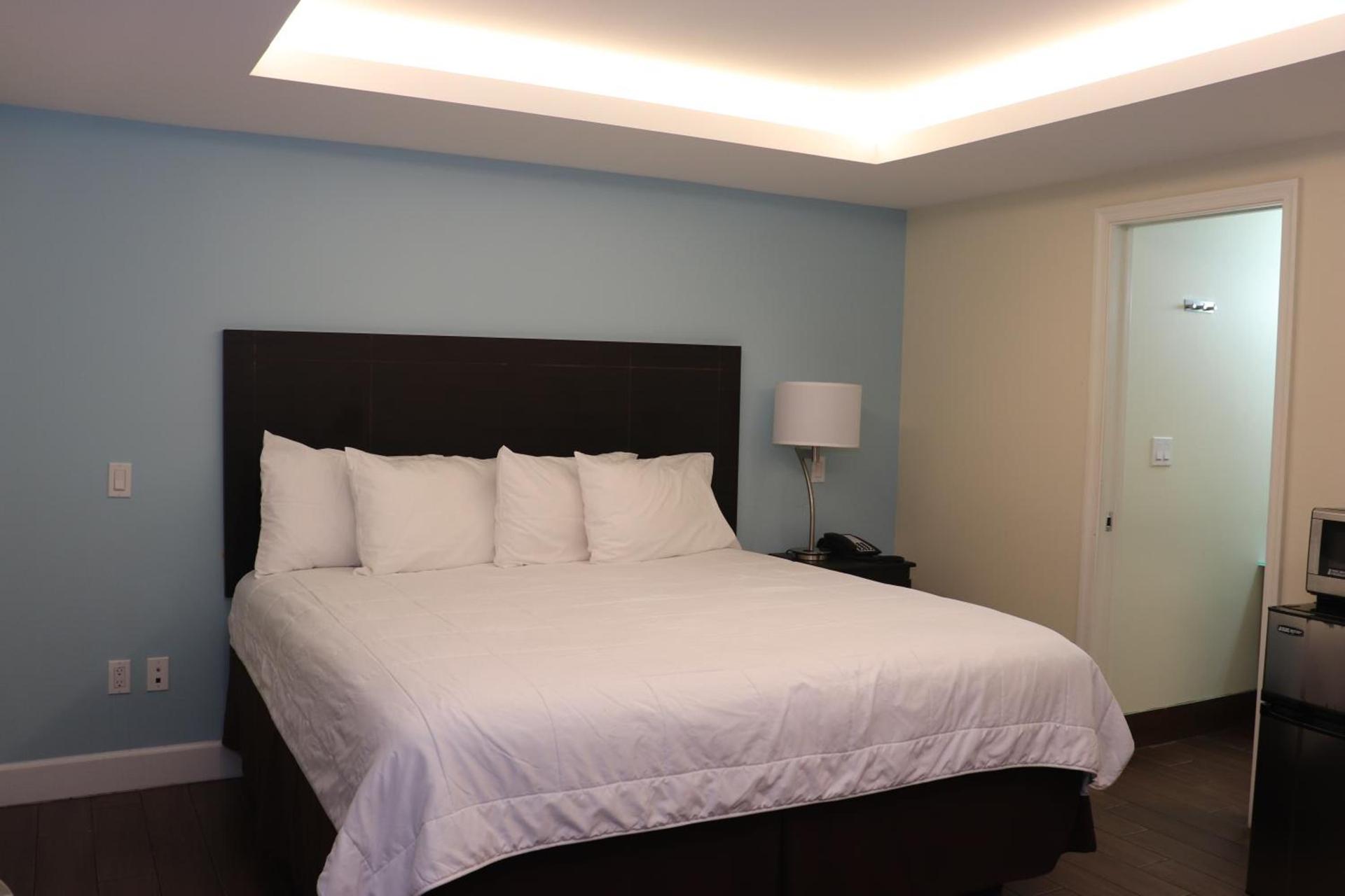 Curtis Inn & Suites photo 12