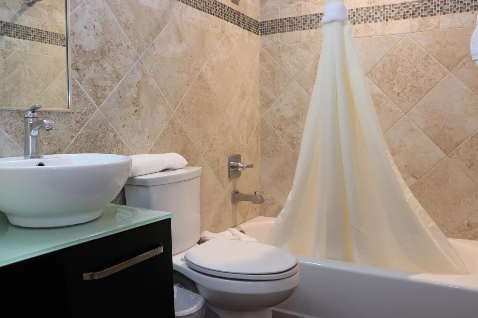 Curtis Inn & Suites photo 9
