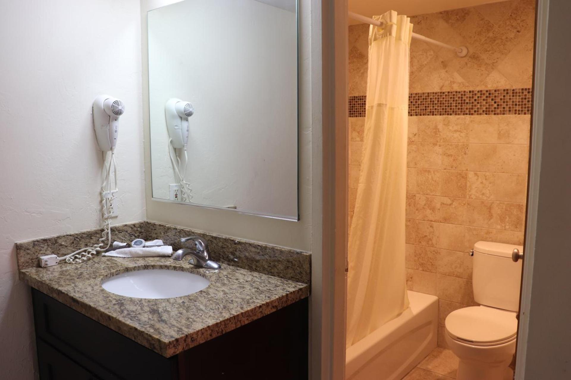 Curtis Inn & Suites photo 5
