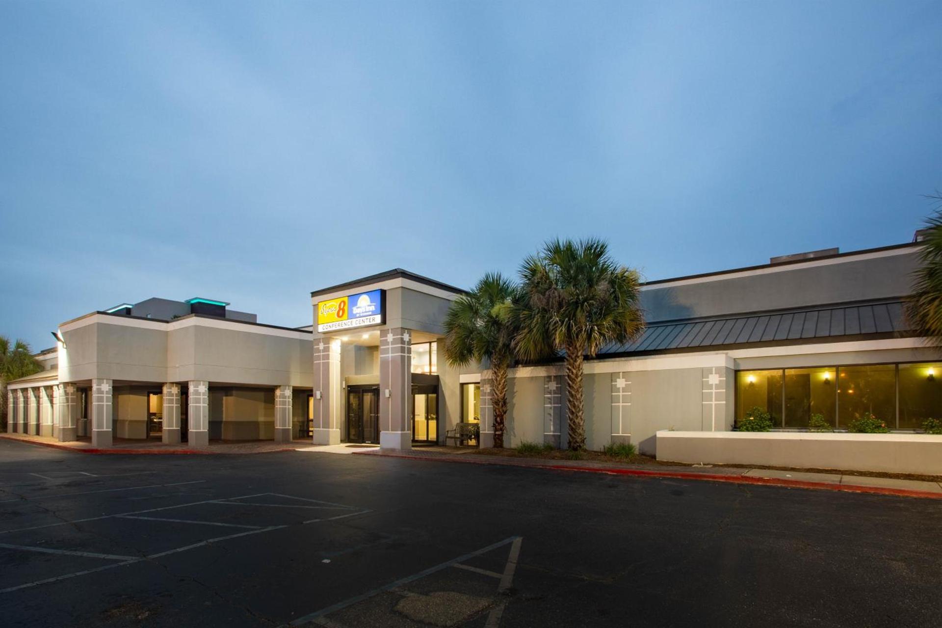 Days Inn by Wyndham Mobile I-65 photo 20