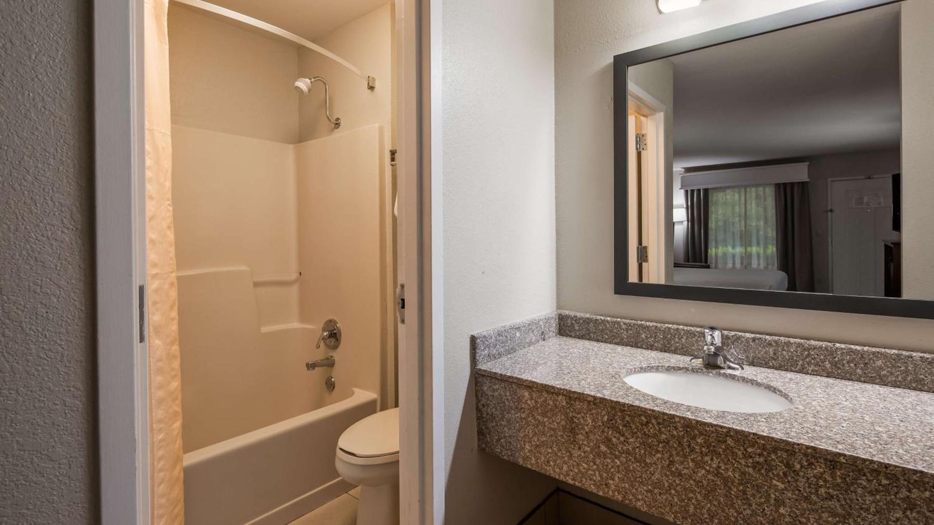 Best Western Shenandoah Inn - Newnan South Atlanta photo 32