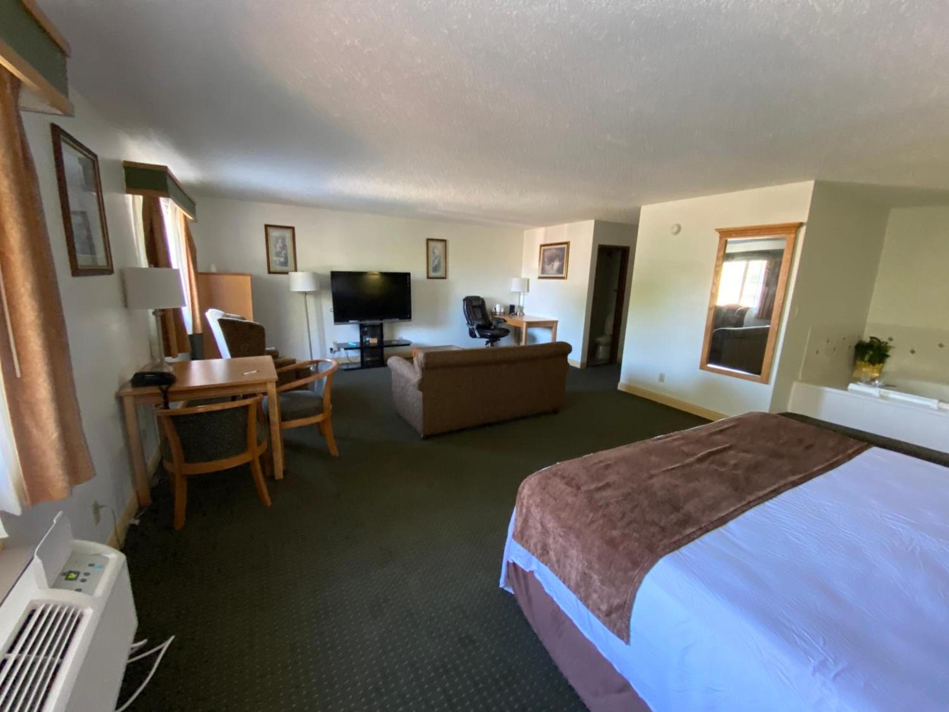 Baymont by Wyndham Robinson photo 26