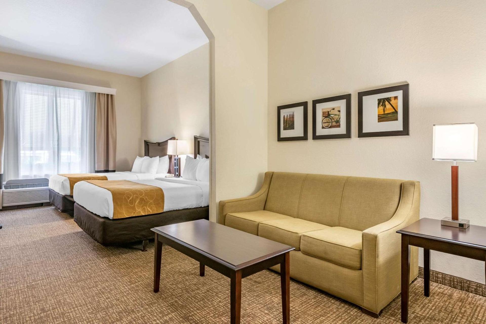 Comfort Suites Maingate East photo 17