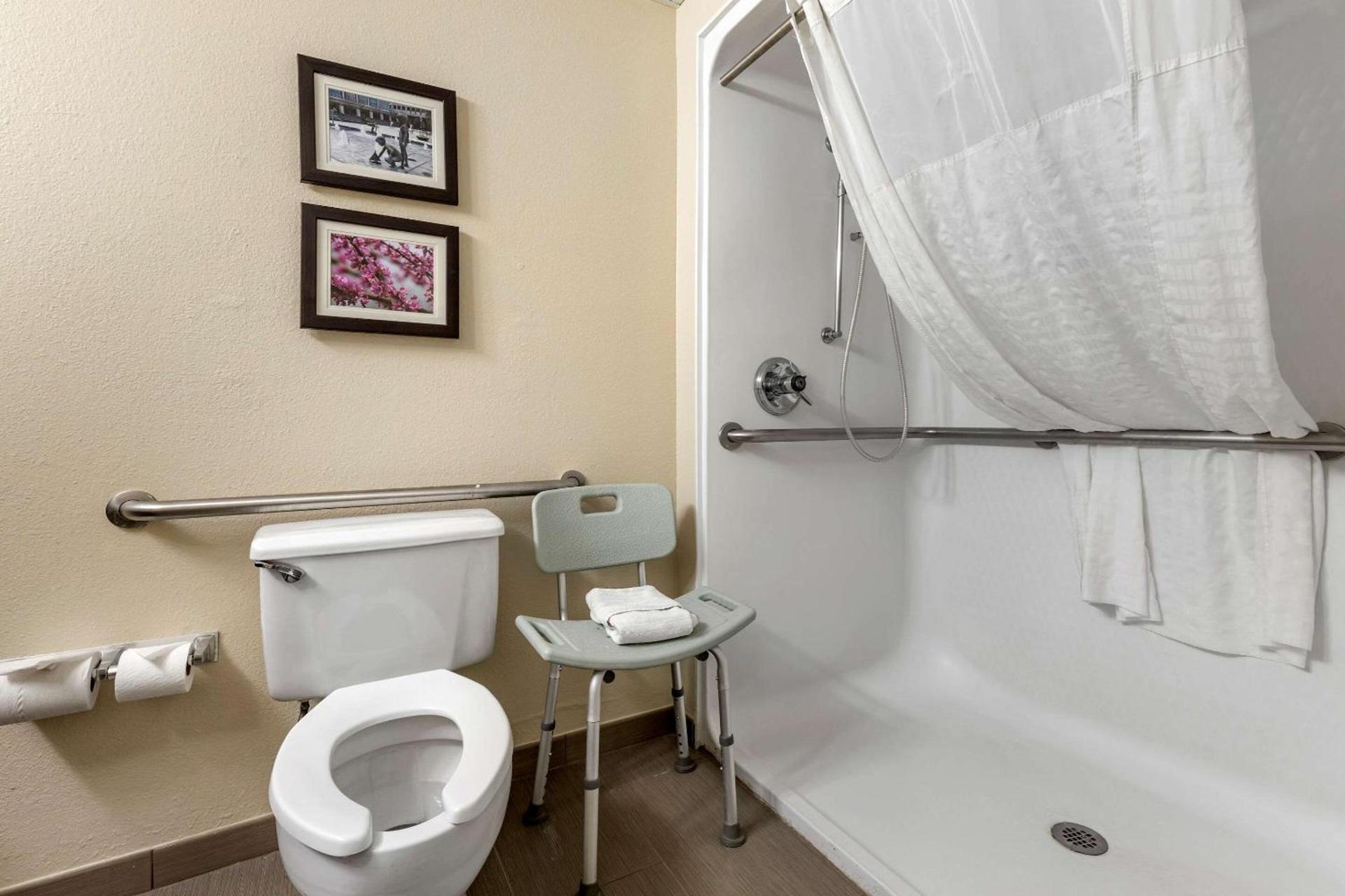 Comfort Inn Charlotte Airport Uptown photo 17