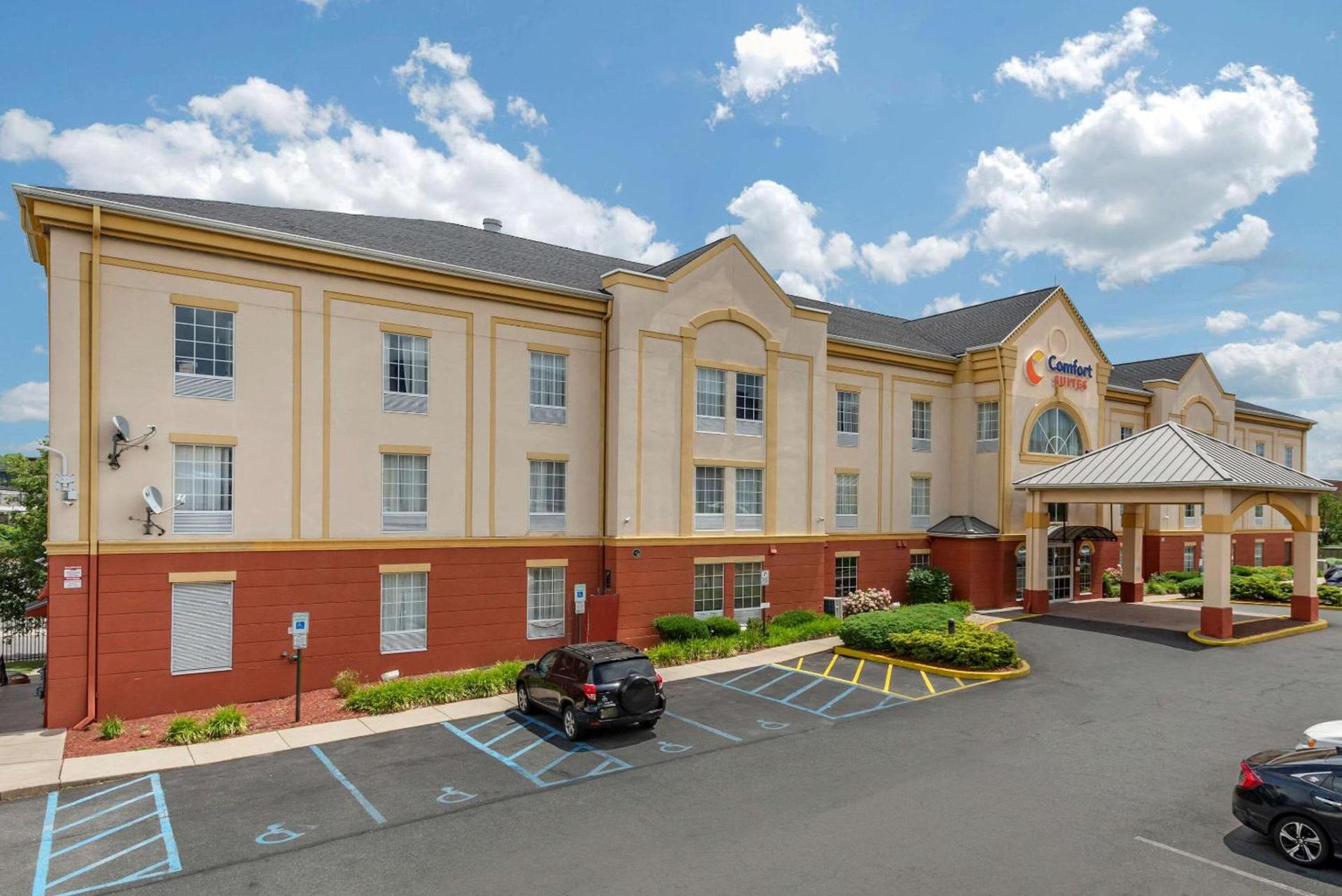 Comfort Suites Newark - Harrison photo 2